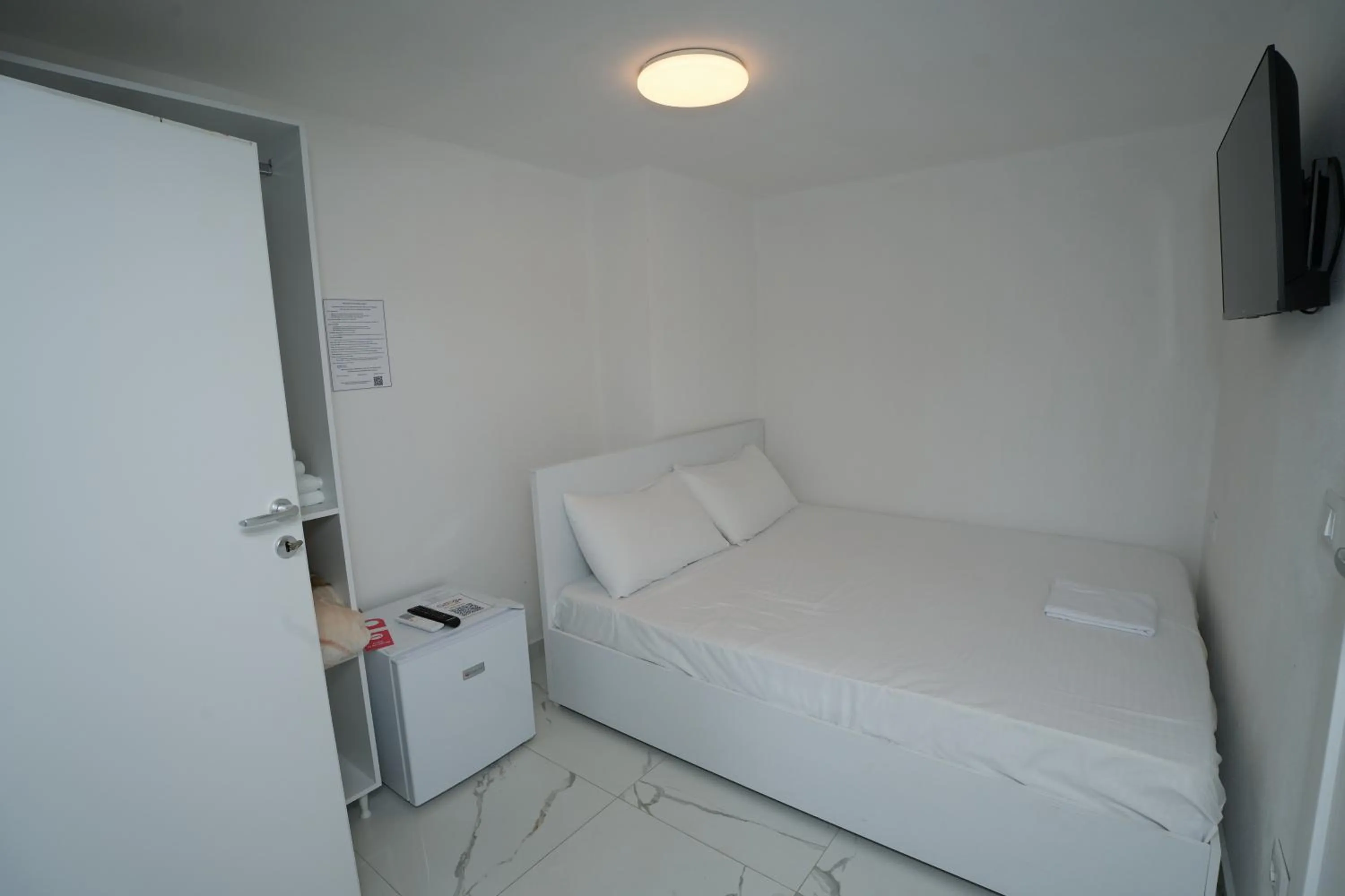 Bedroom, Bed in Enles Hotel