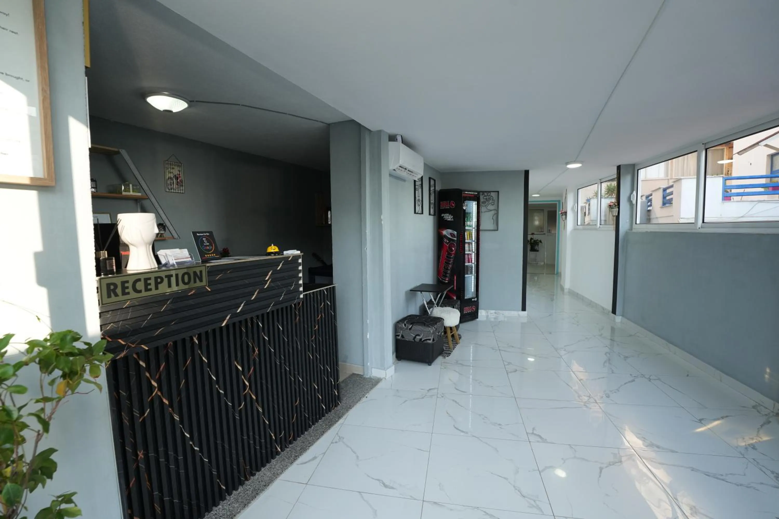 Lobby or reception in Enles Hotel