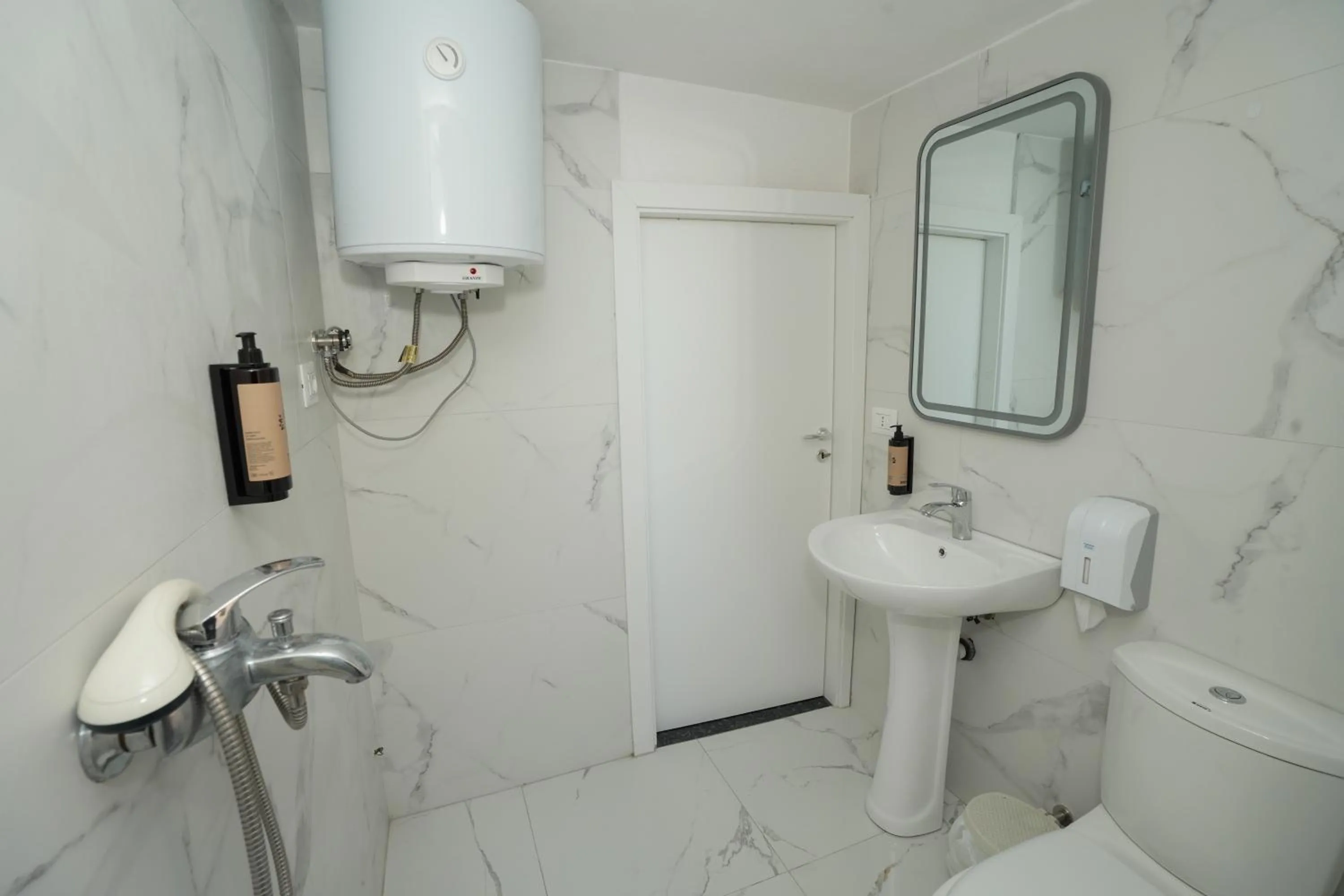 Bathroom in Enles Hotel