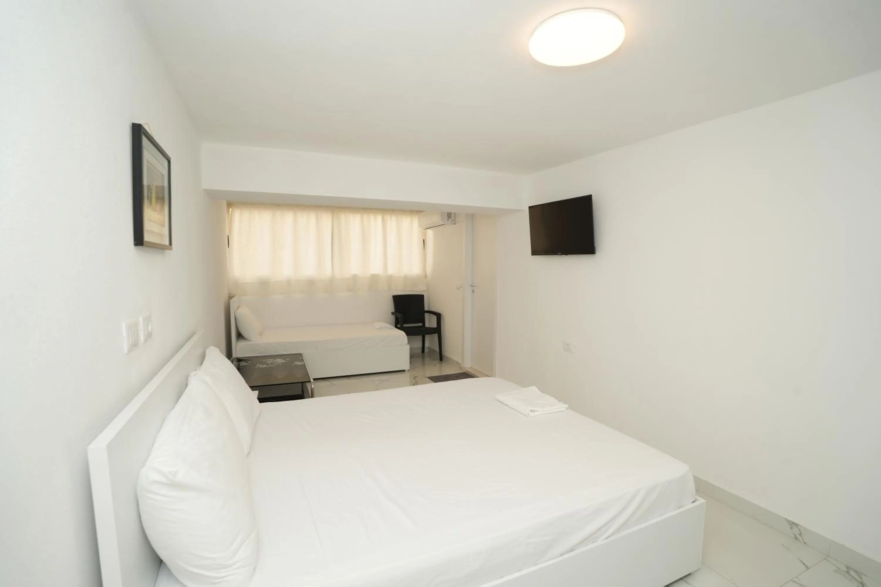 Bedroom, Bed in Enles Hotel