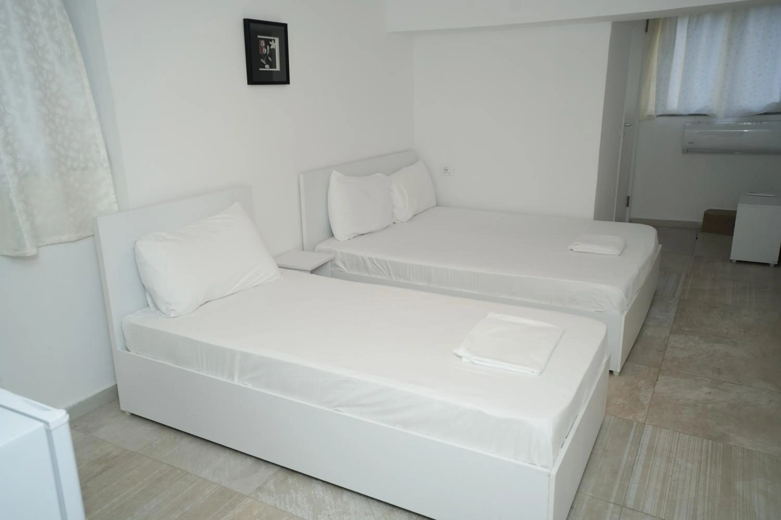 Bedroom, Bed in Enles Hotel