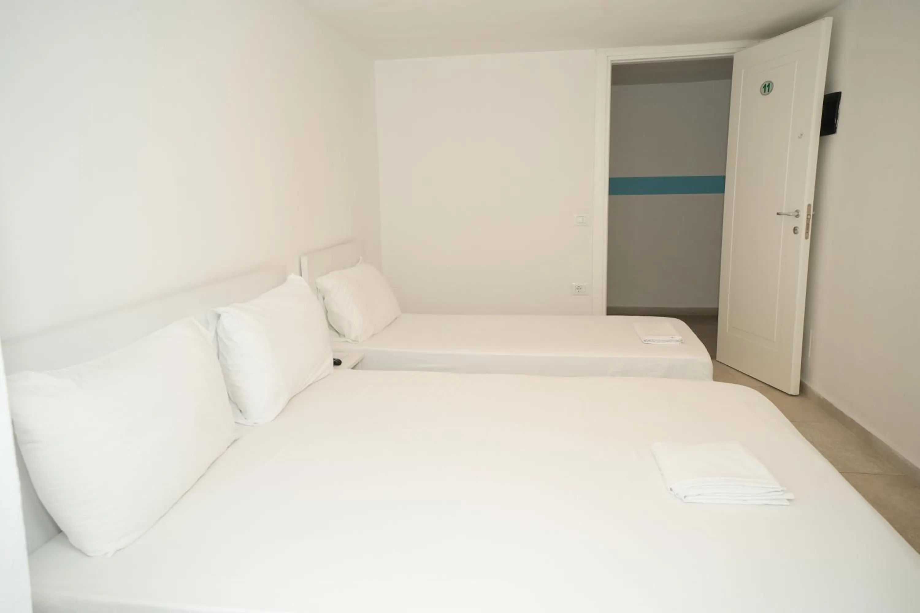 Bedroom, Bed in Enles Hotel
