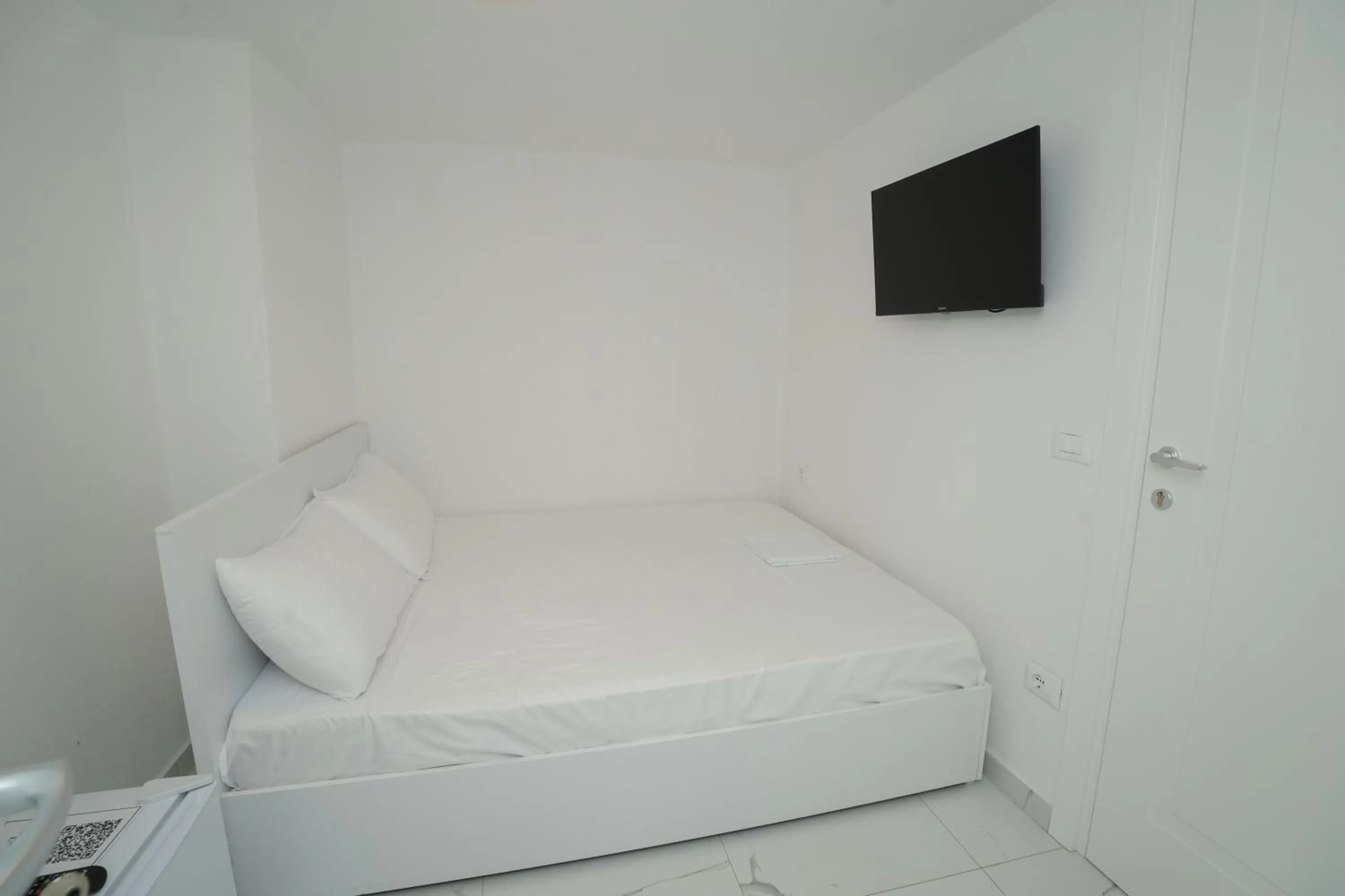 Bedroom, Bed in Enles Hotel