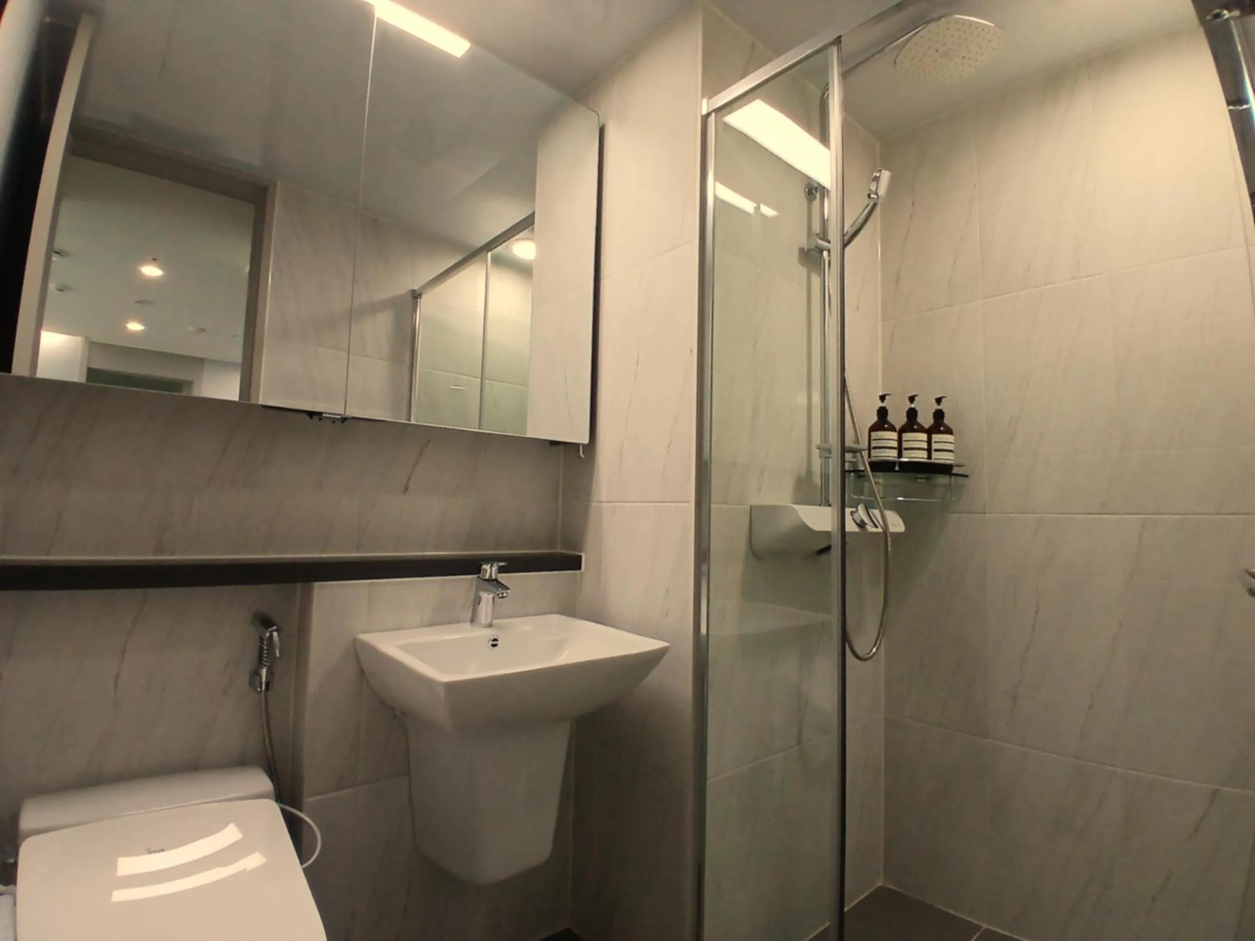 Shower in The November Stay Guri Station