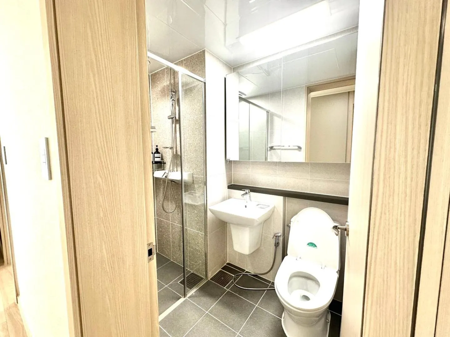 Shower in The November Stay Guri Station