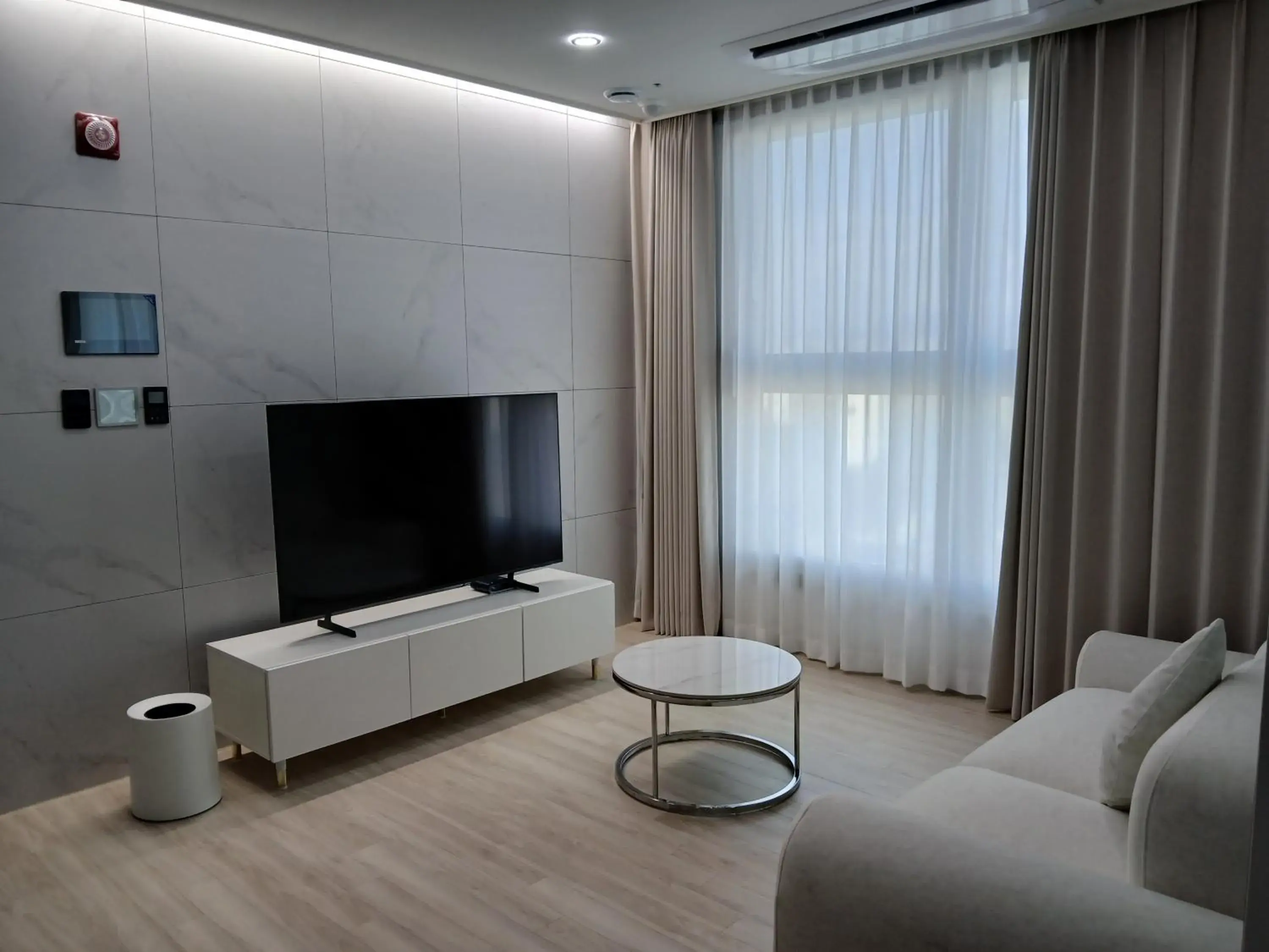 Deluxe Queen Room in The November Stay Guri Station Deluxe Queen Room in The November Stay Guri Station