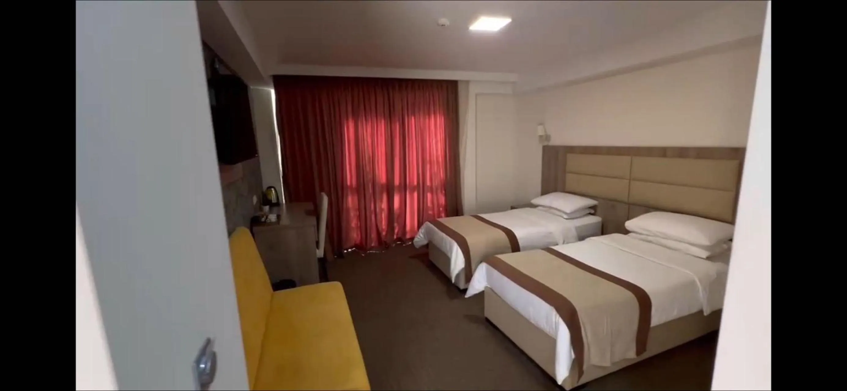 Photo of the whole room, Bed in Gallery inn