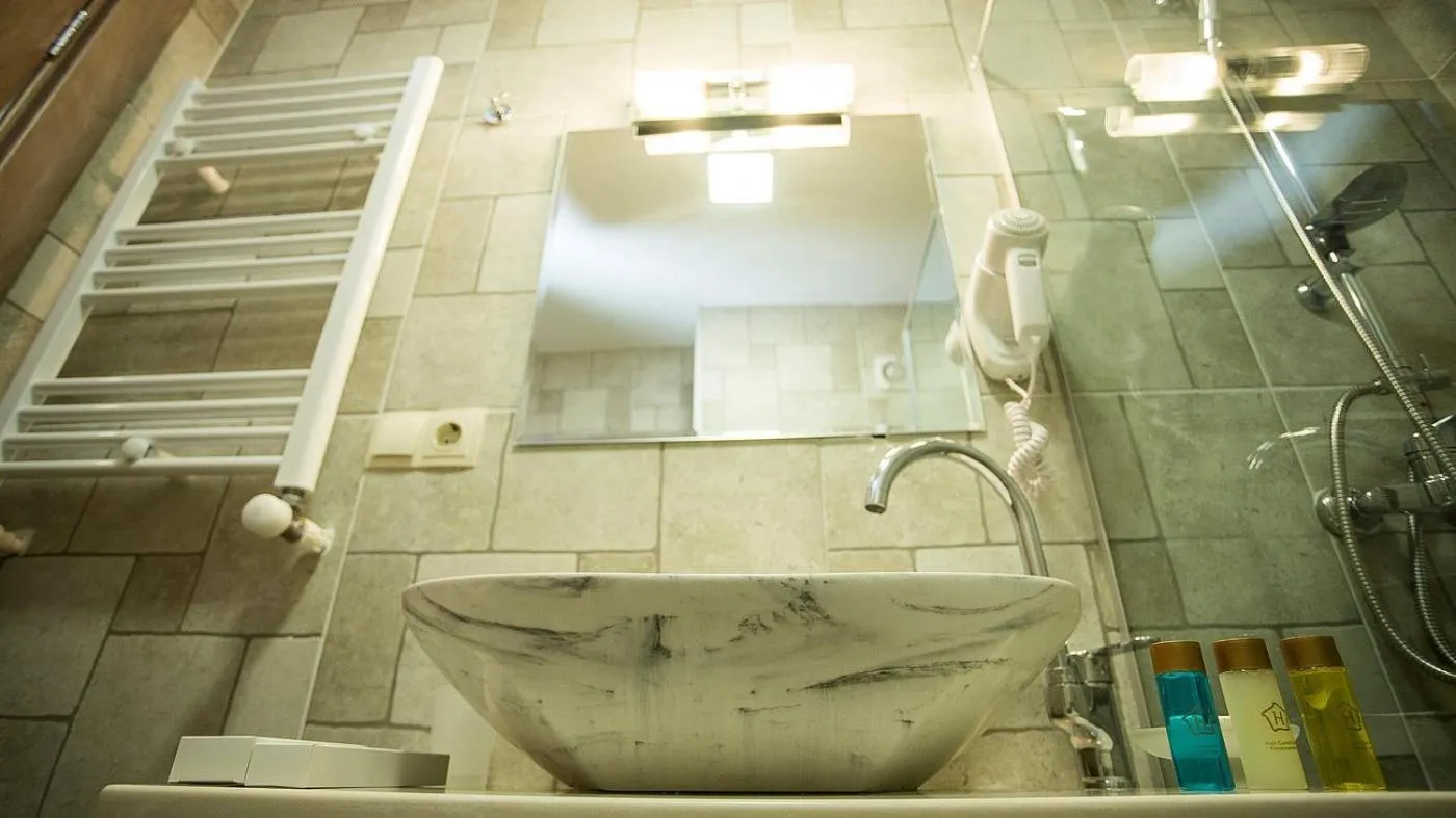 Bathroom in Gallery inn