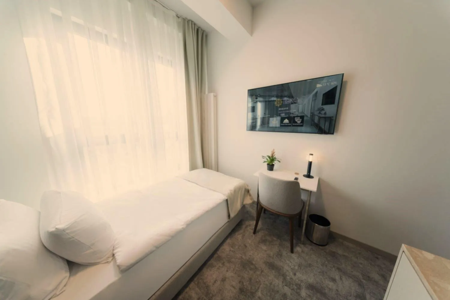 Photo of the whole room, Bed in Botanica Residence