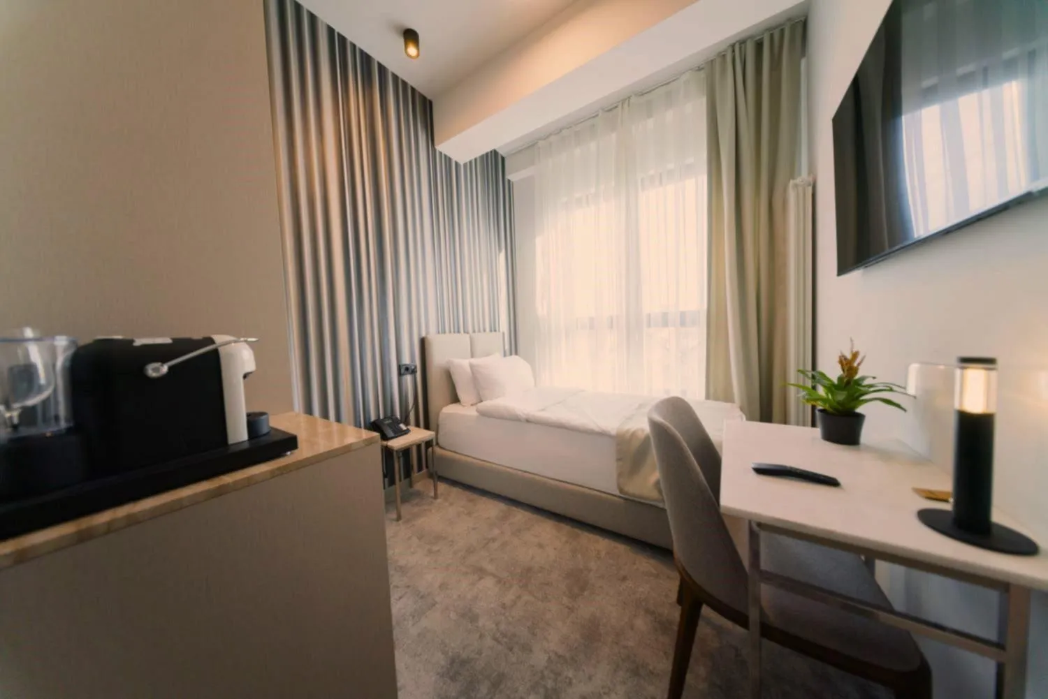 Photo of the whole room, Bed in Botanica Residence