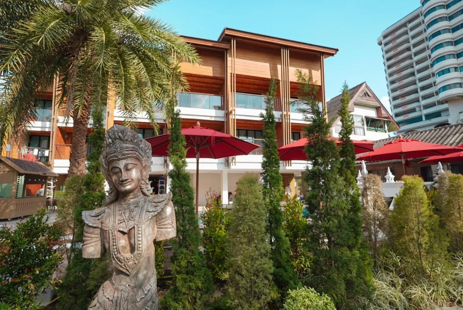 Property building in March Hotel & Suite Riverside