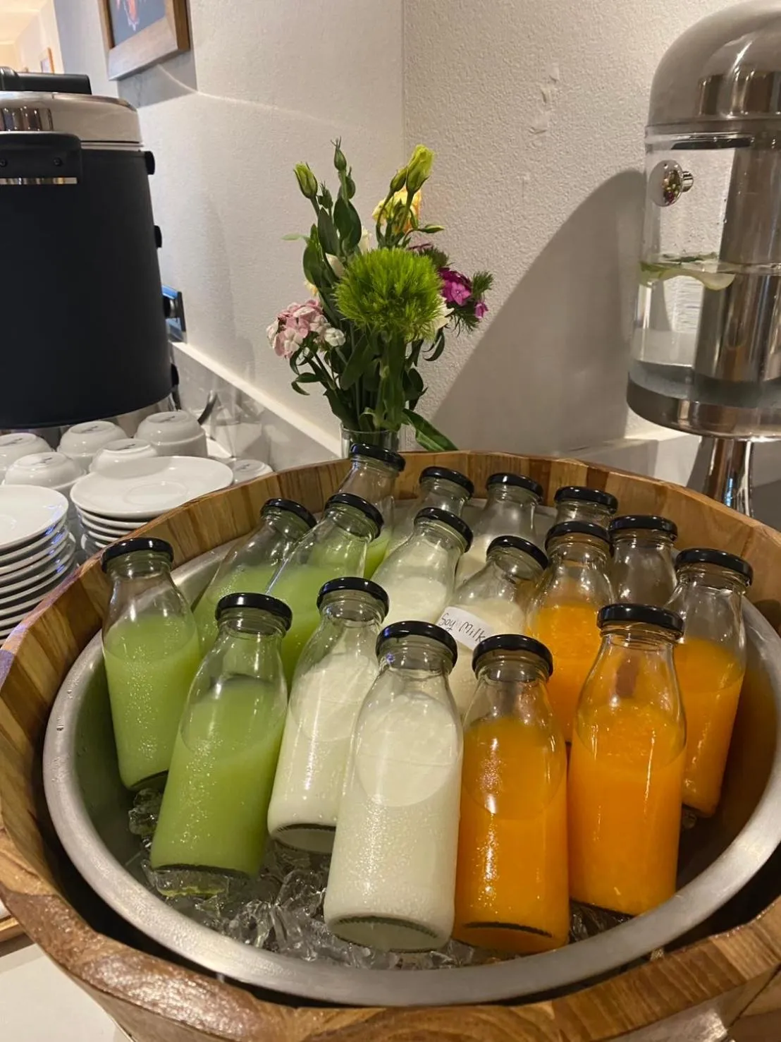 Food and drinks in March Hotel & Suite Riverside