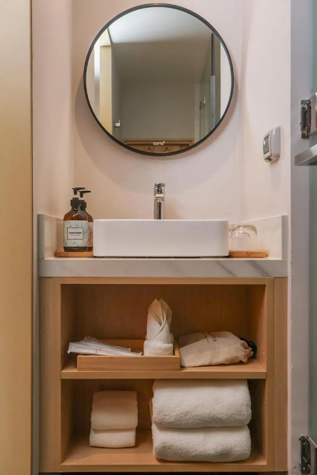 Bathroom in March Hotel & Suite Riverside