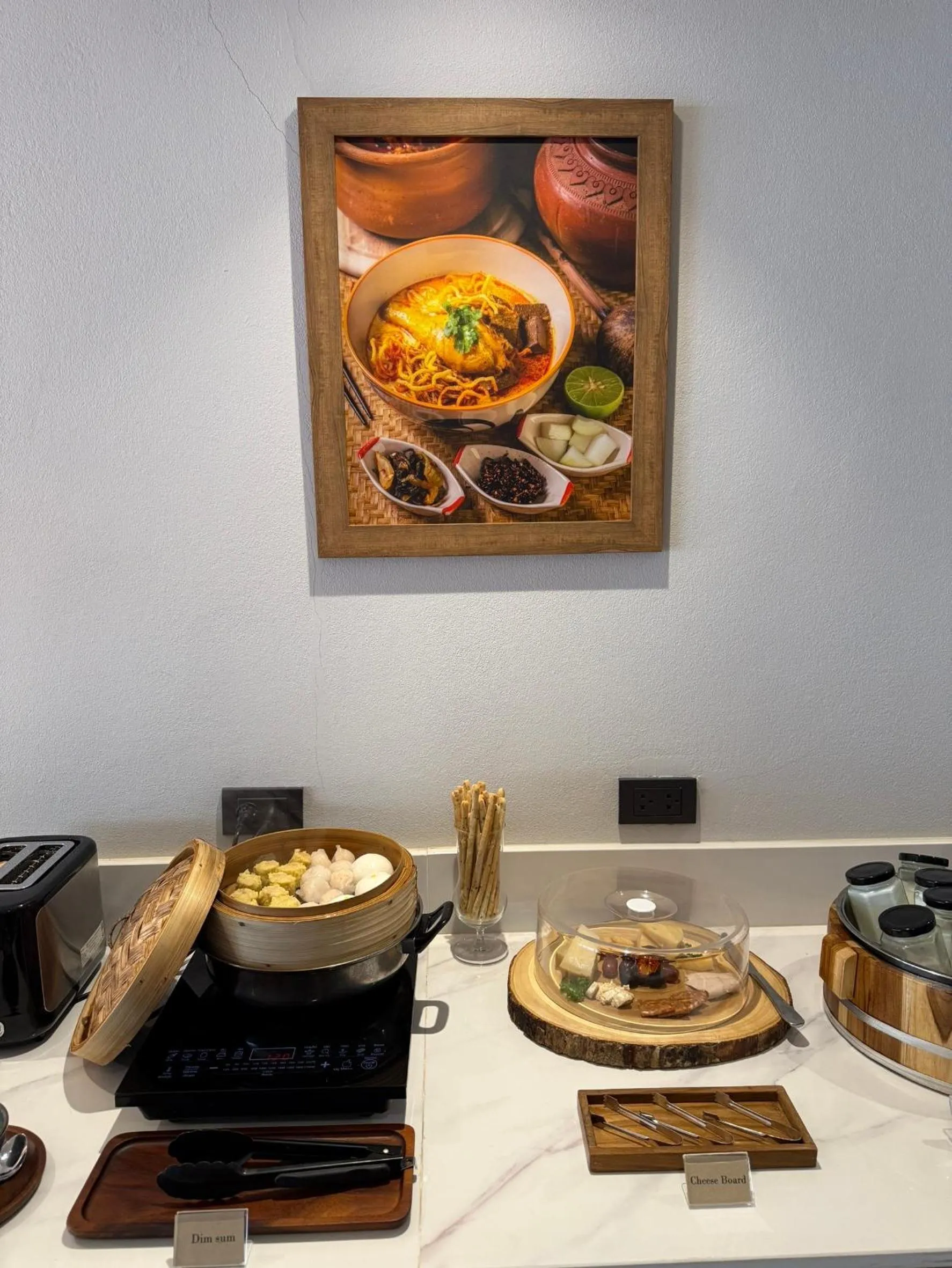 Breakfast in March Hotel & Suite Riverside