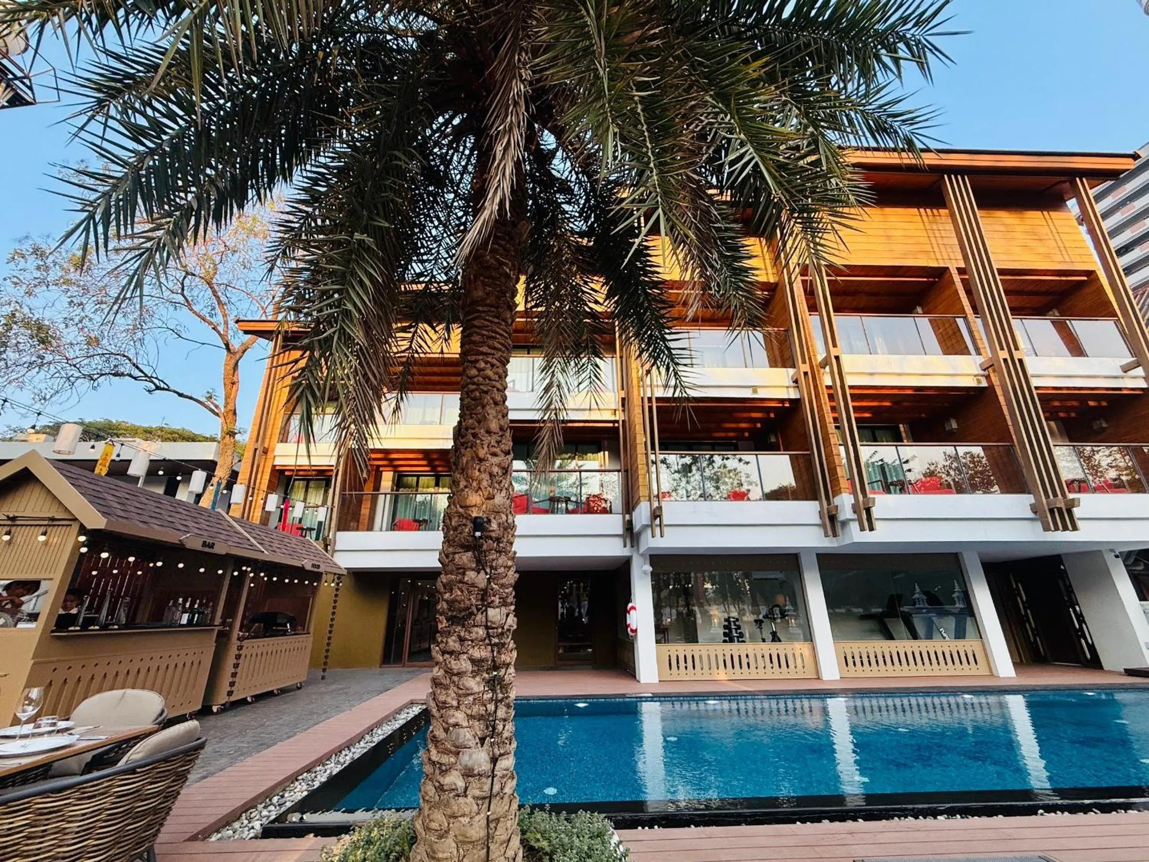 Property building in March Hotel & Suite Riverside