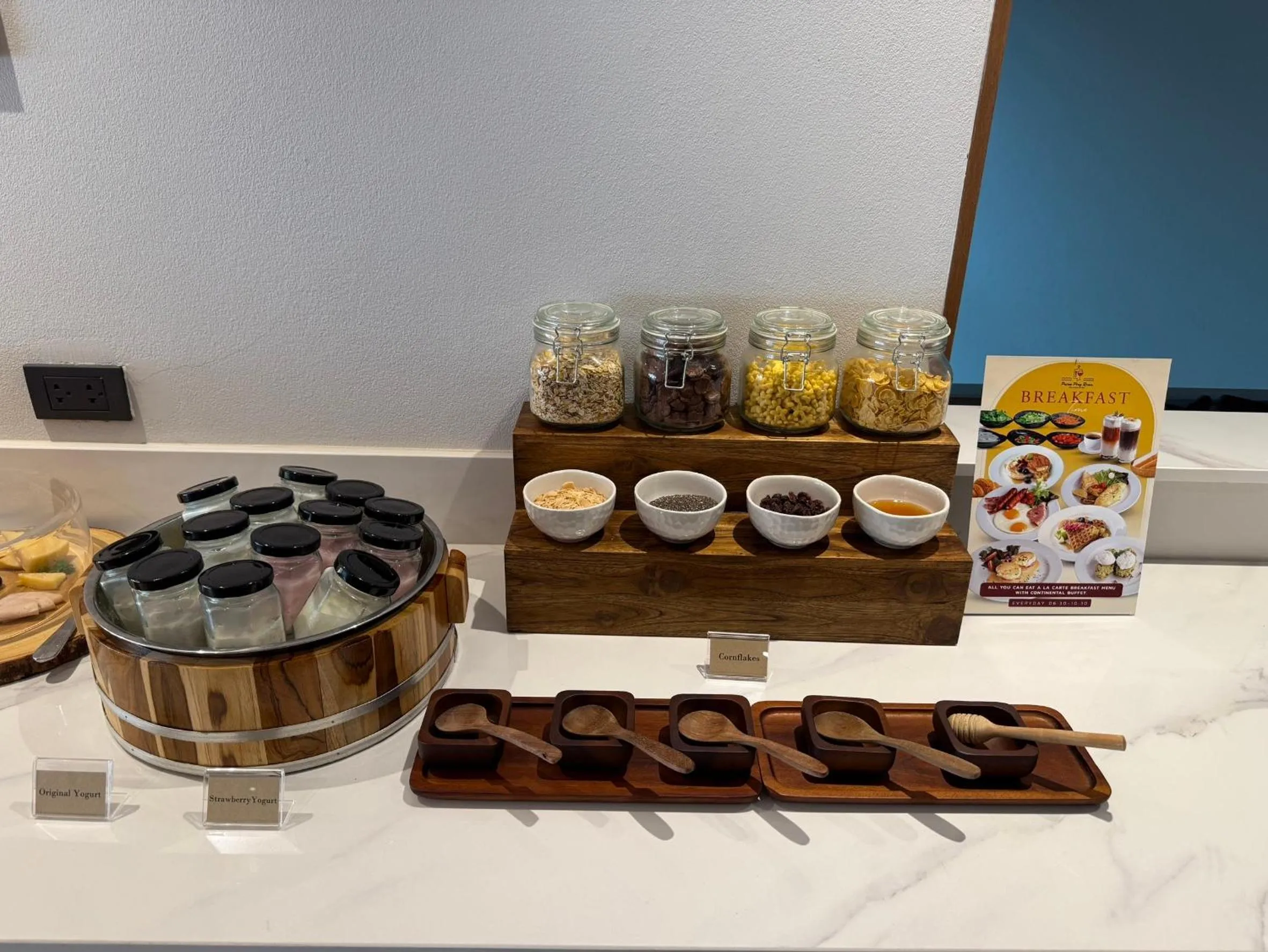 Continental breakfast in March Hotel & Suite Riverside