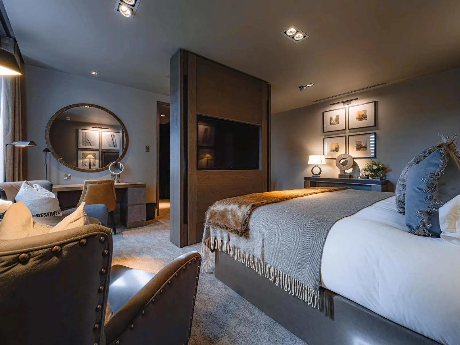 Photo of the whole room, Bed in Dakota Newcastle