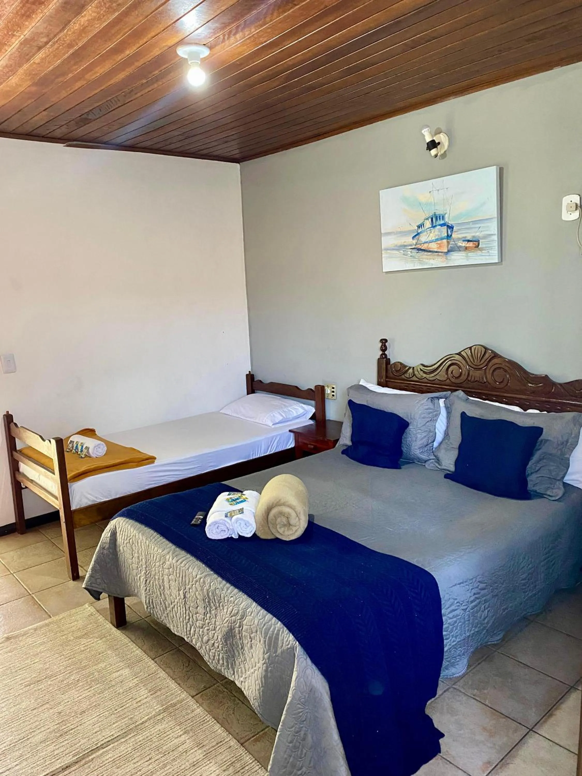 Photo of the whole room, Bed in POUSO DE ICARO - POUSADA NO CENTRO de PARATY