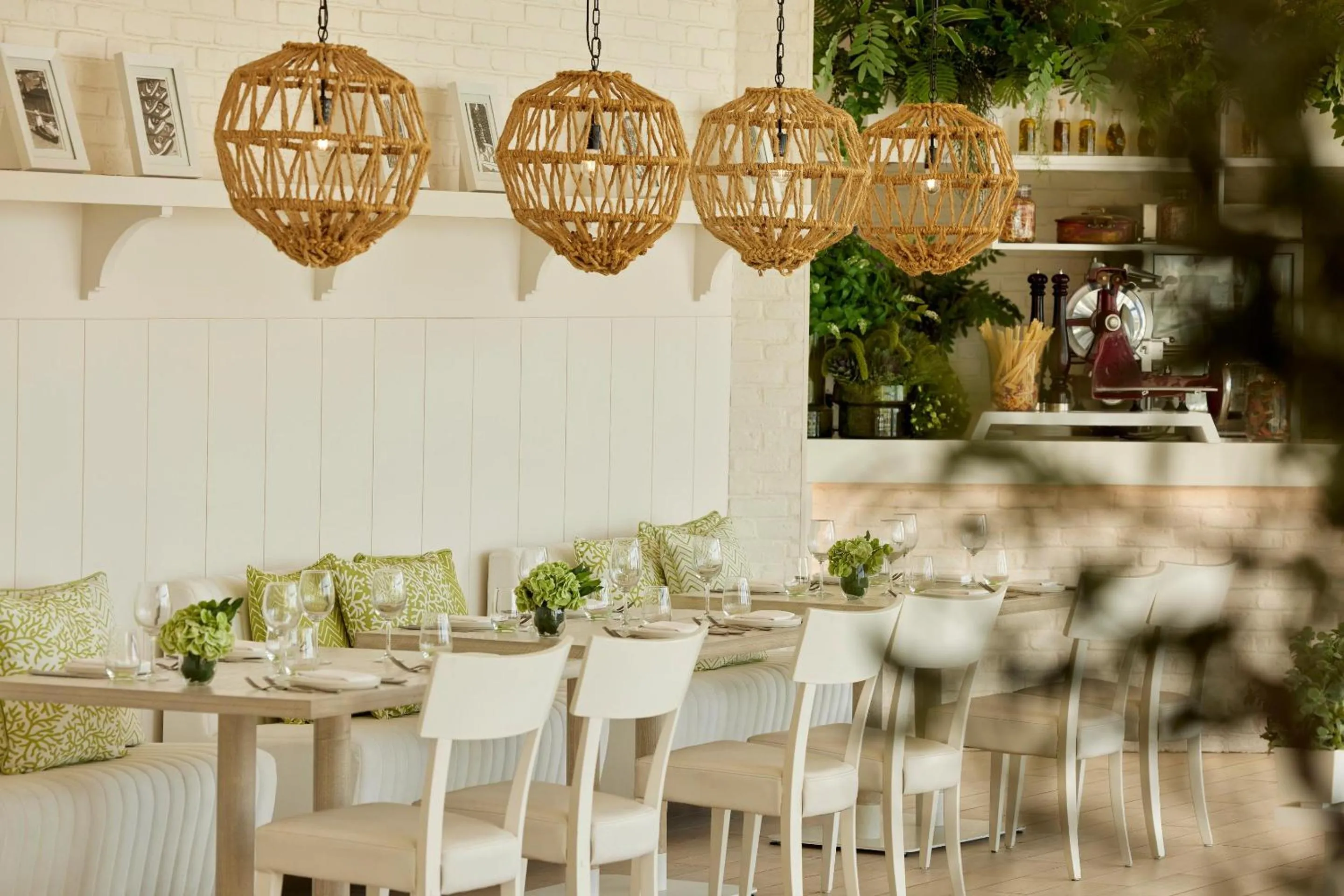 Restaurant/places to eat in Ikos Oceania