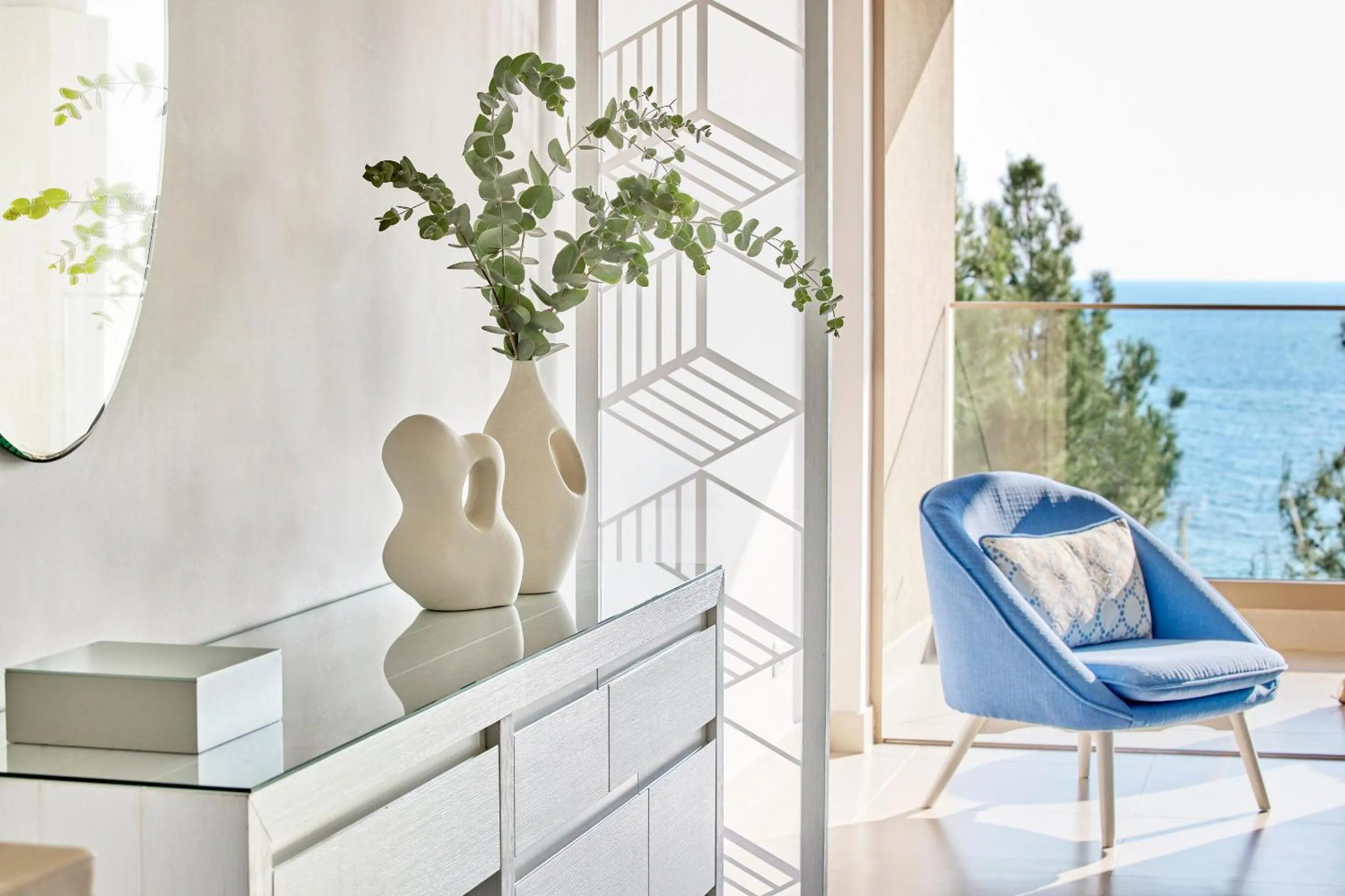 Photo of the whole room in Ikos Oceania