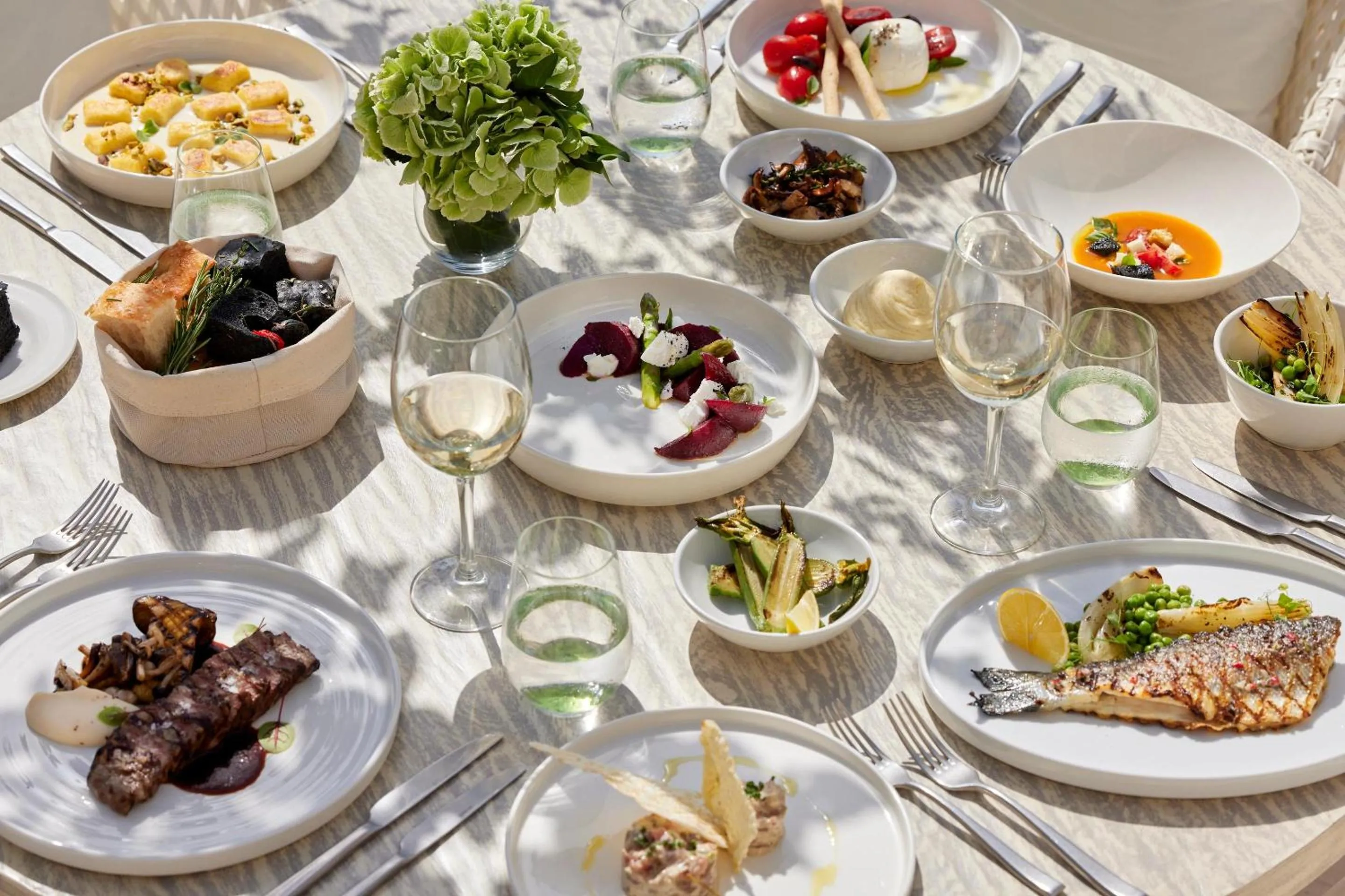 Restaurant/places to eat in Ikos Oceania