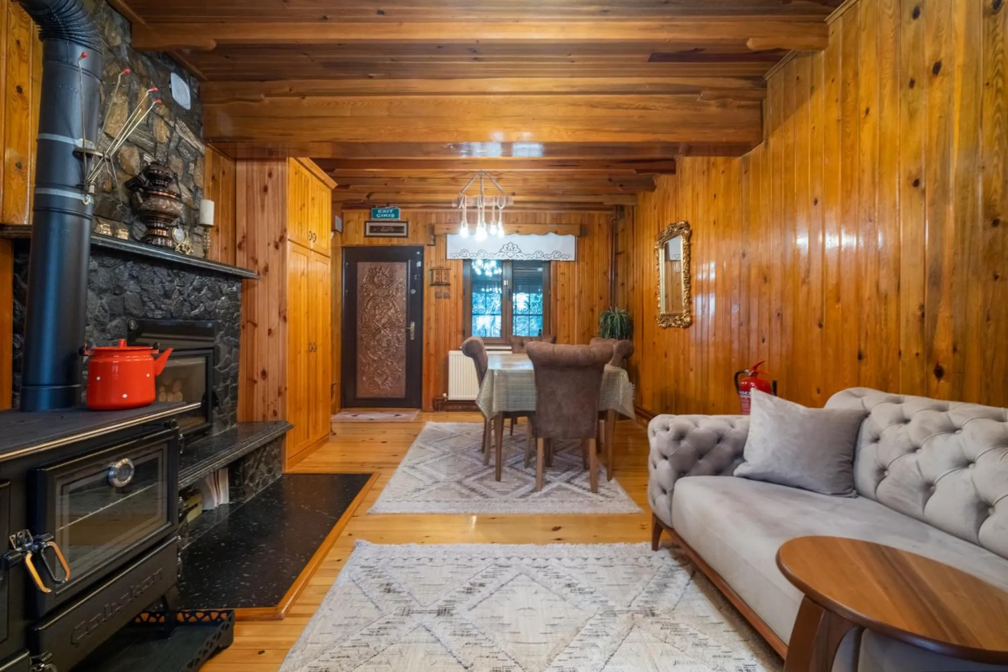 Communal lounge/ TV room in Uludag Tatil Evleri & Villa Dogus Uludağ