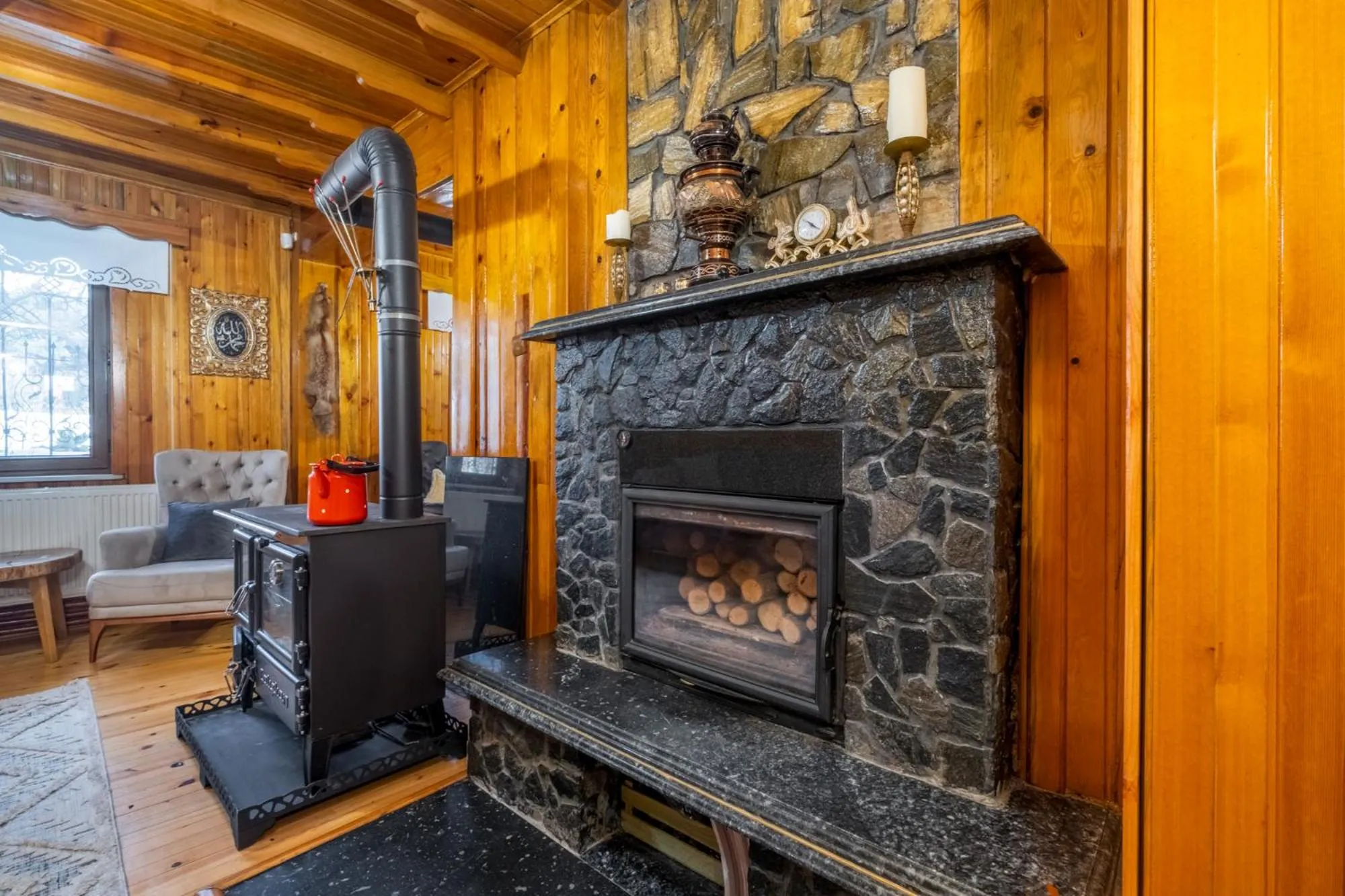 Communal lounge/ TV room in Uludag Tatil Evleri & Villa Dogus Uludağ