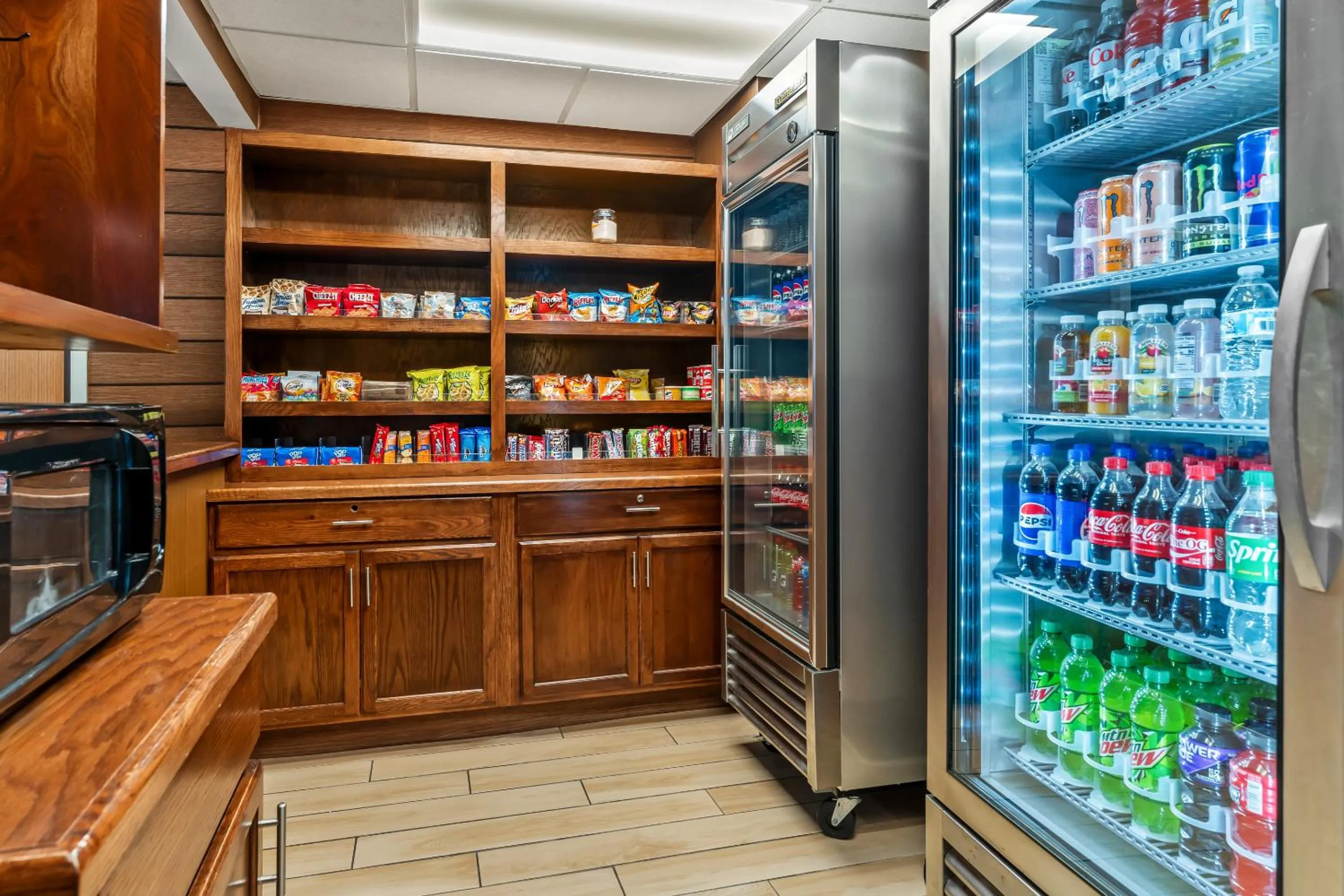 On-site shops in Rodeway Inn