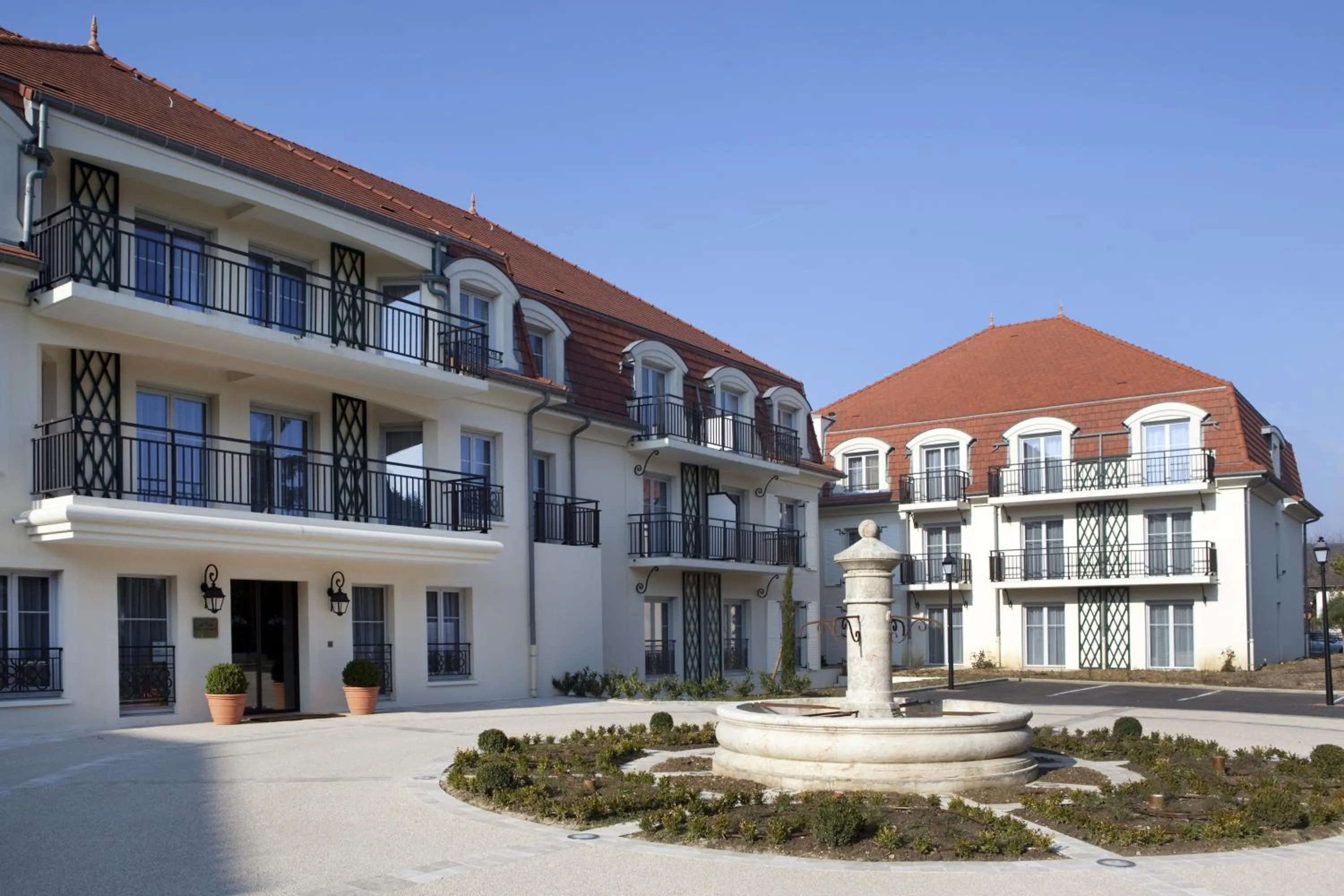 Facade/entrance in Medicis Home Beaune