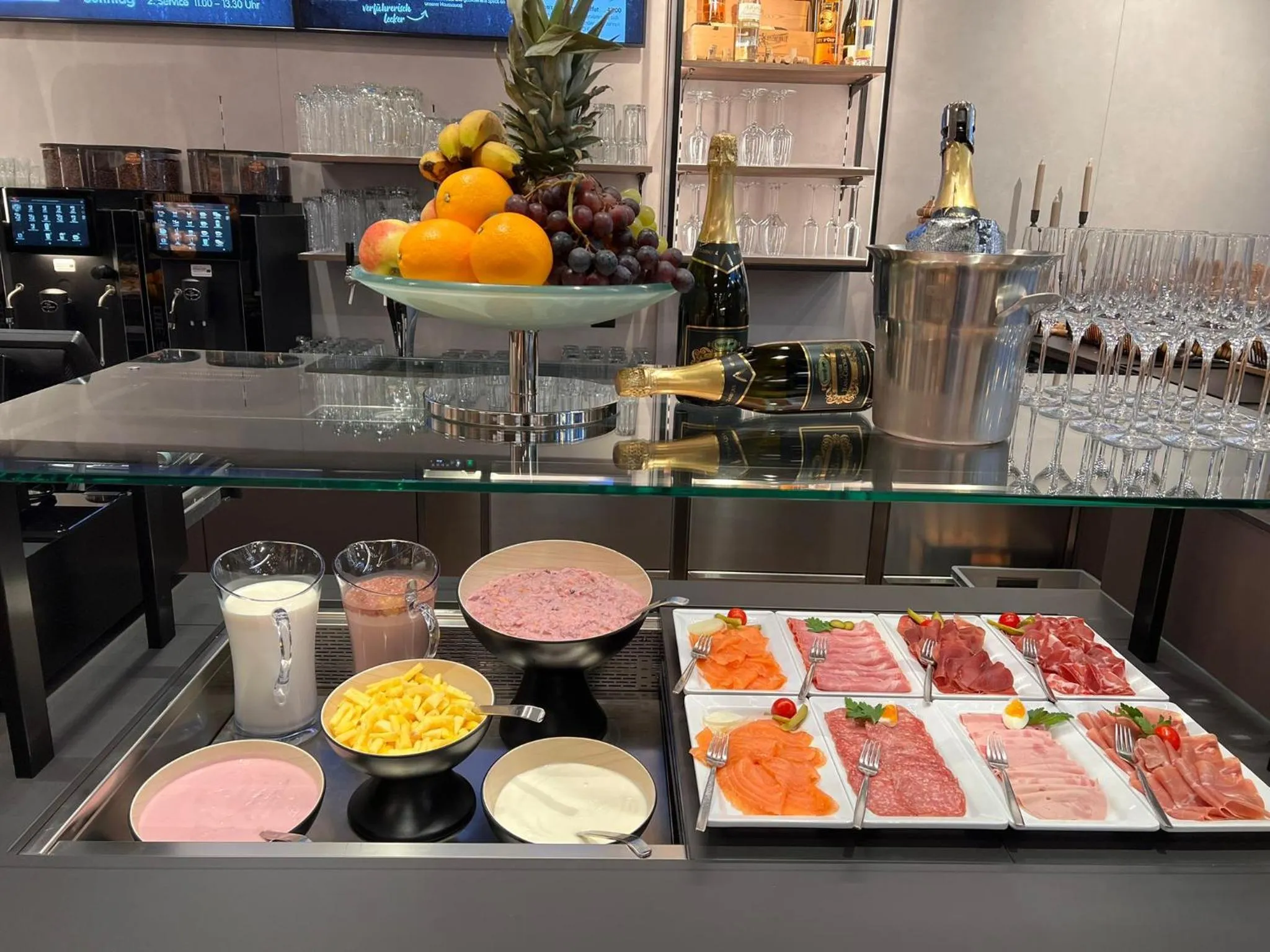 Buffet breakfast in Hotel Thurgauerhof Self-Check-in