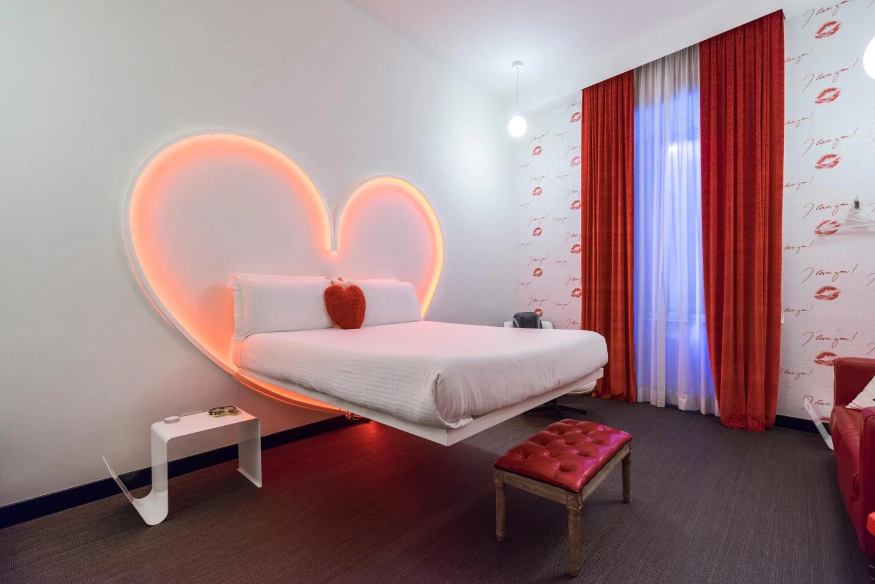 Bedroom, Bed in Magenta Campo dei Fiori