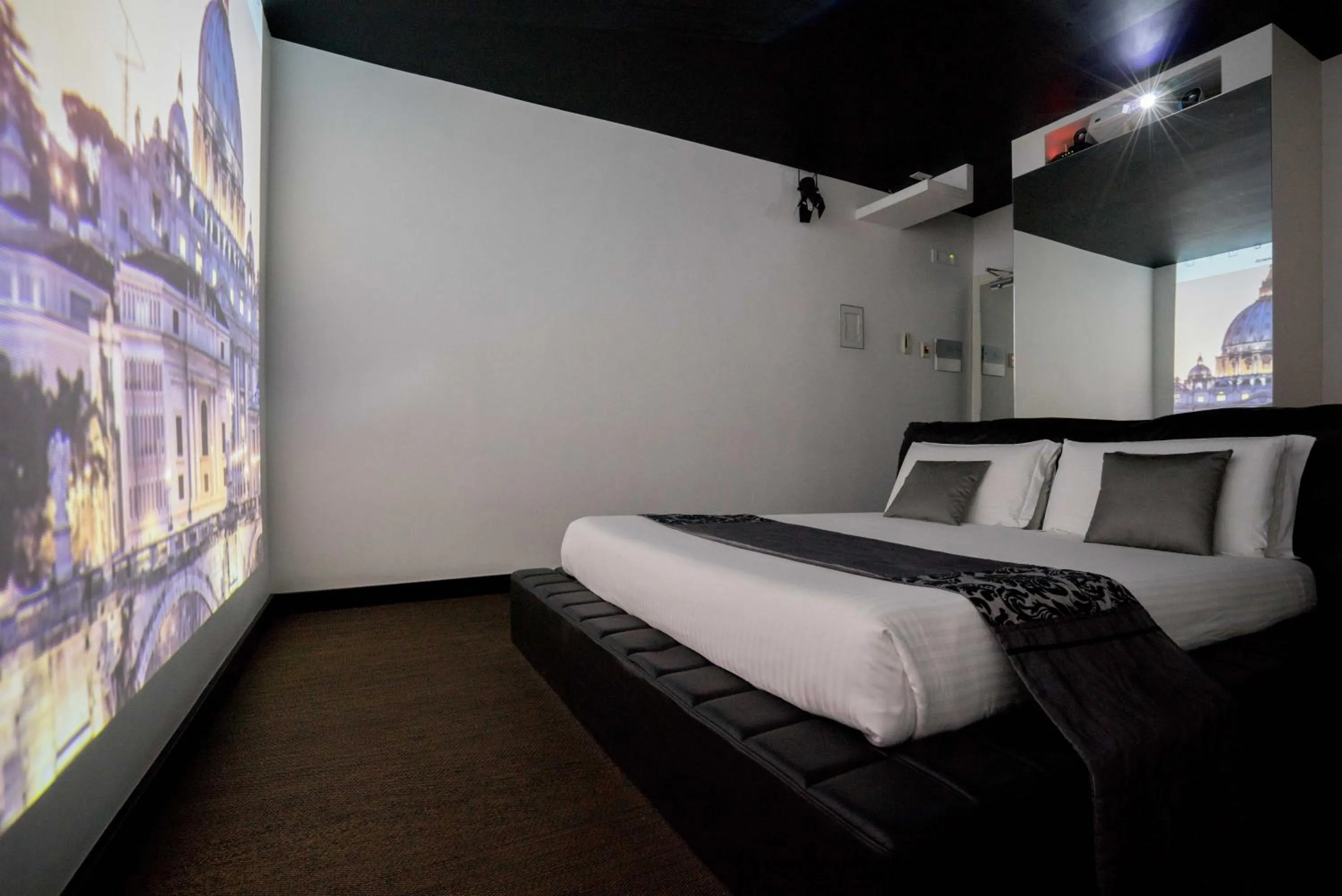 Bedroom, Bed in Magenta Campo dei Fiori