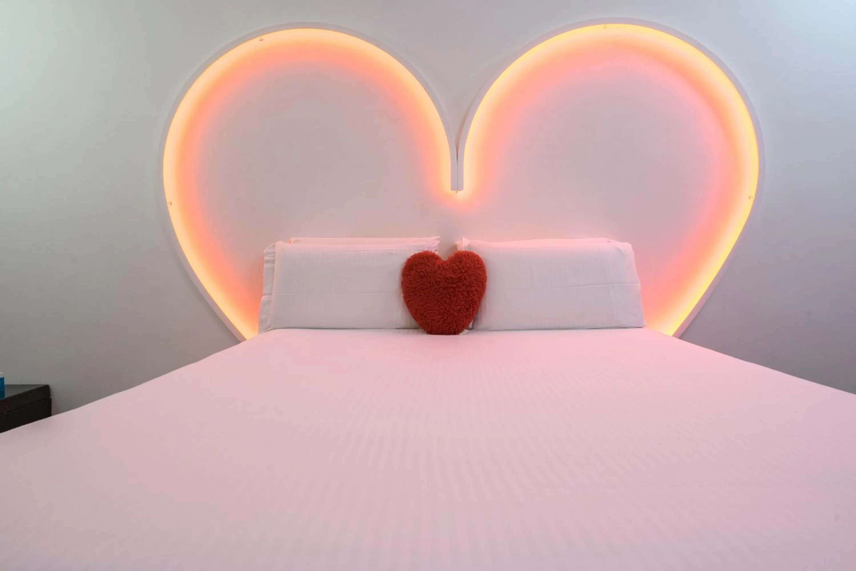 Bedroom, Bed in Magenta Campo dei Fiori