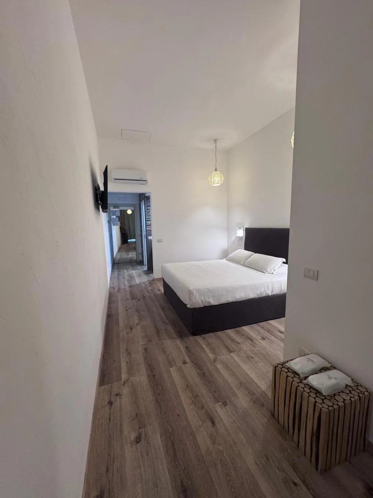 Bedroom, Bed in Magenta Campo dei Fiori