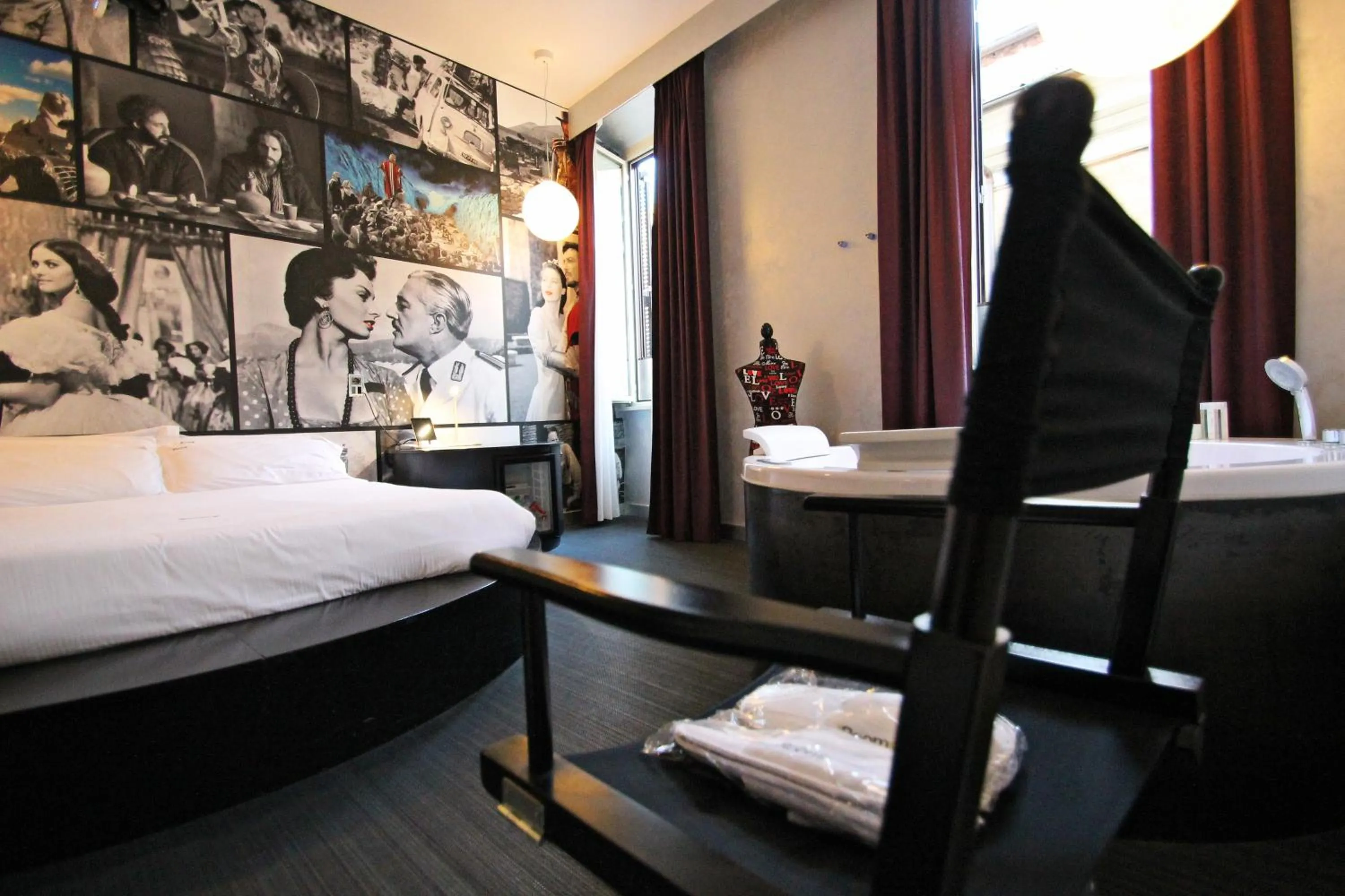 Bedroom, Bed in Magenta Campo dei Fiori