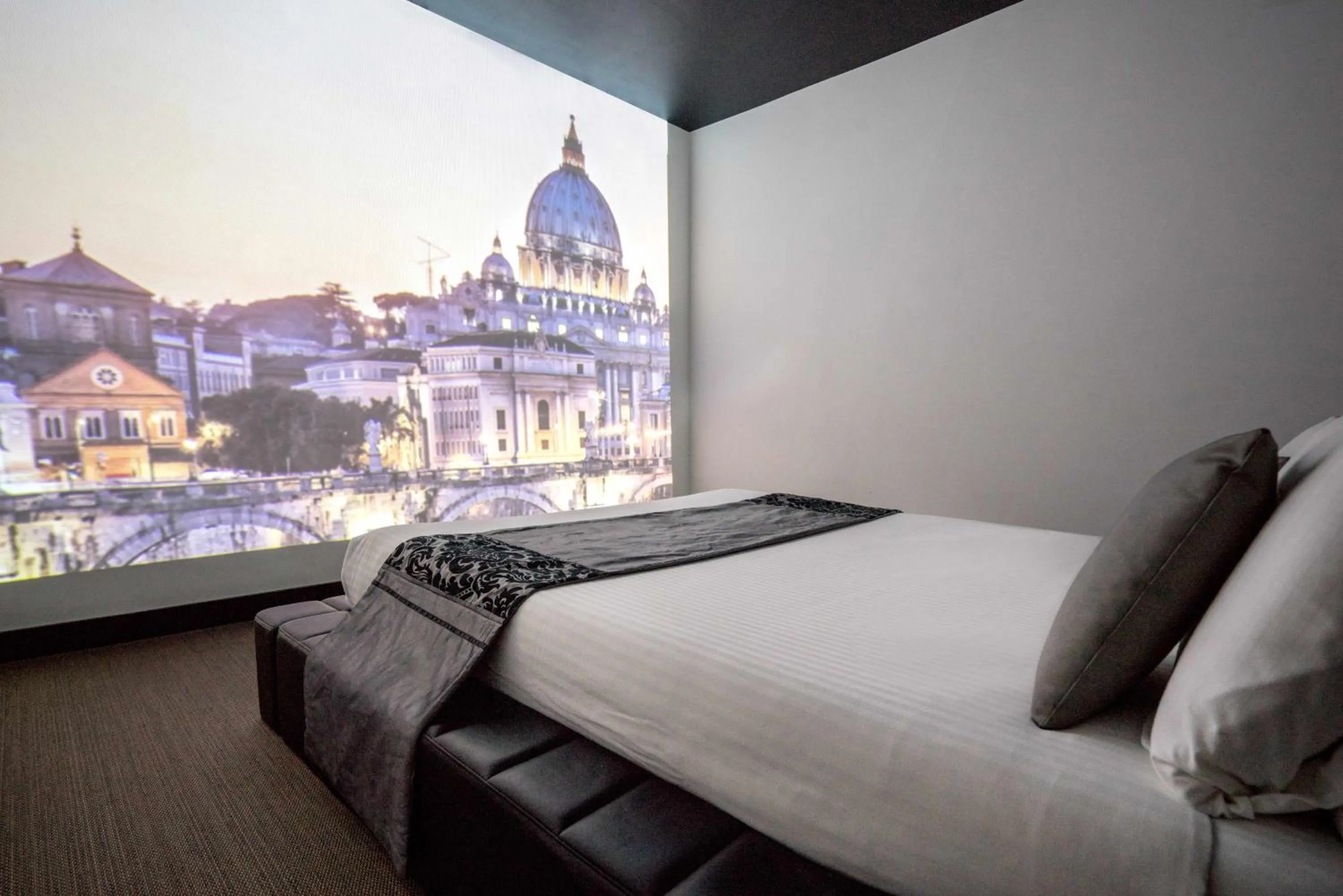 Bedroom, Bed in Magenta Campo dei Fiori