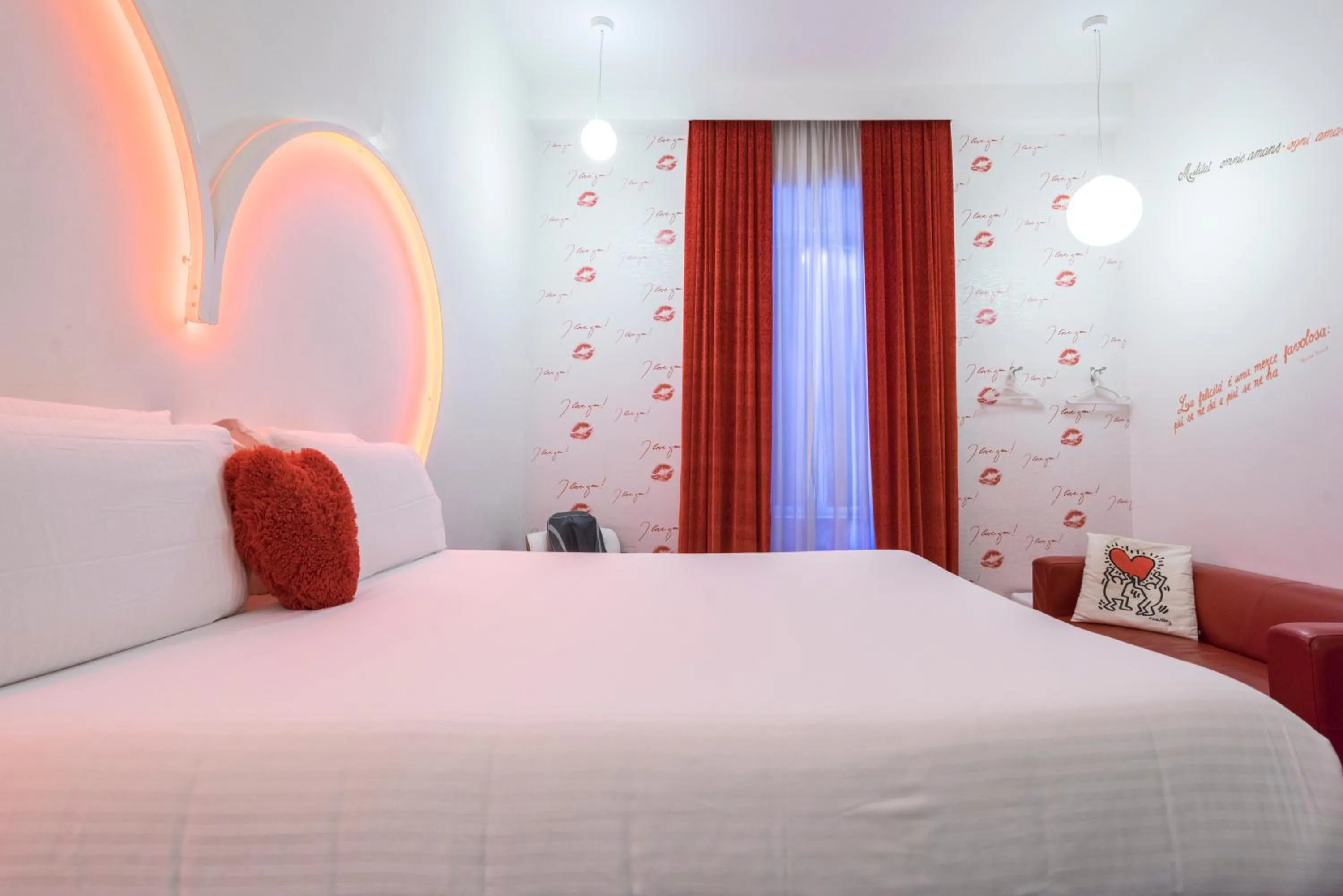 Bedroom, Bed in Magenta Campo dei Fiori