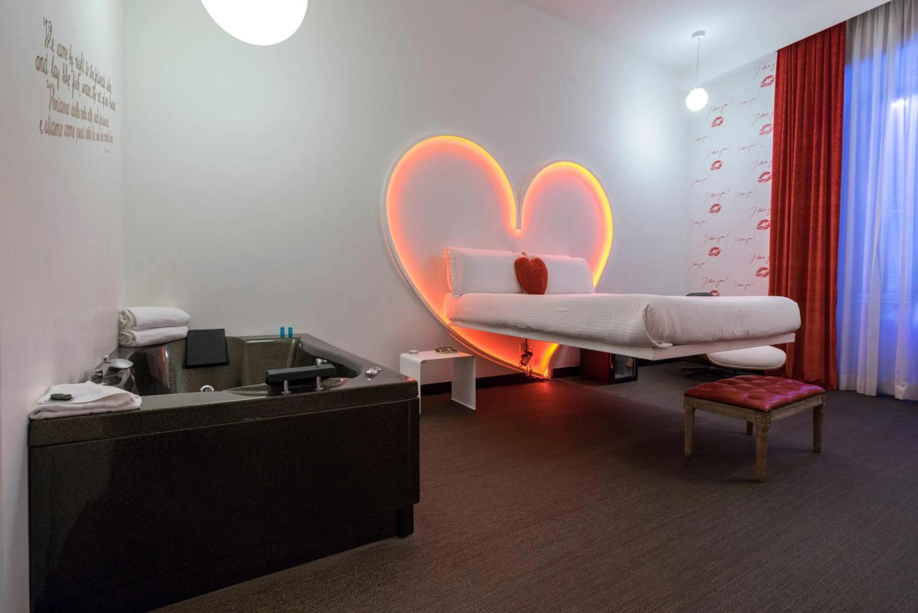 Hot Tub in Magenta Campo dei Fiori