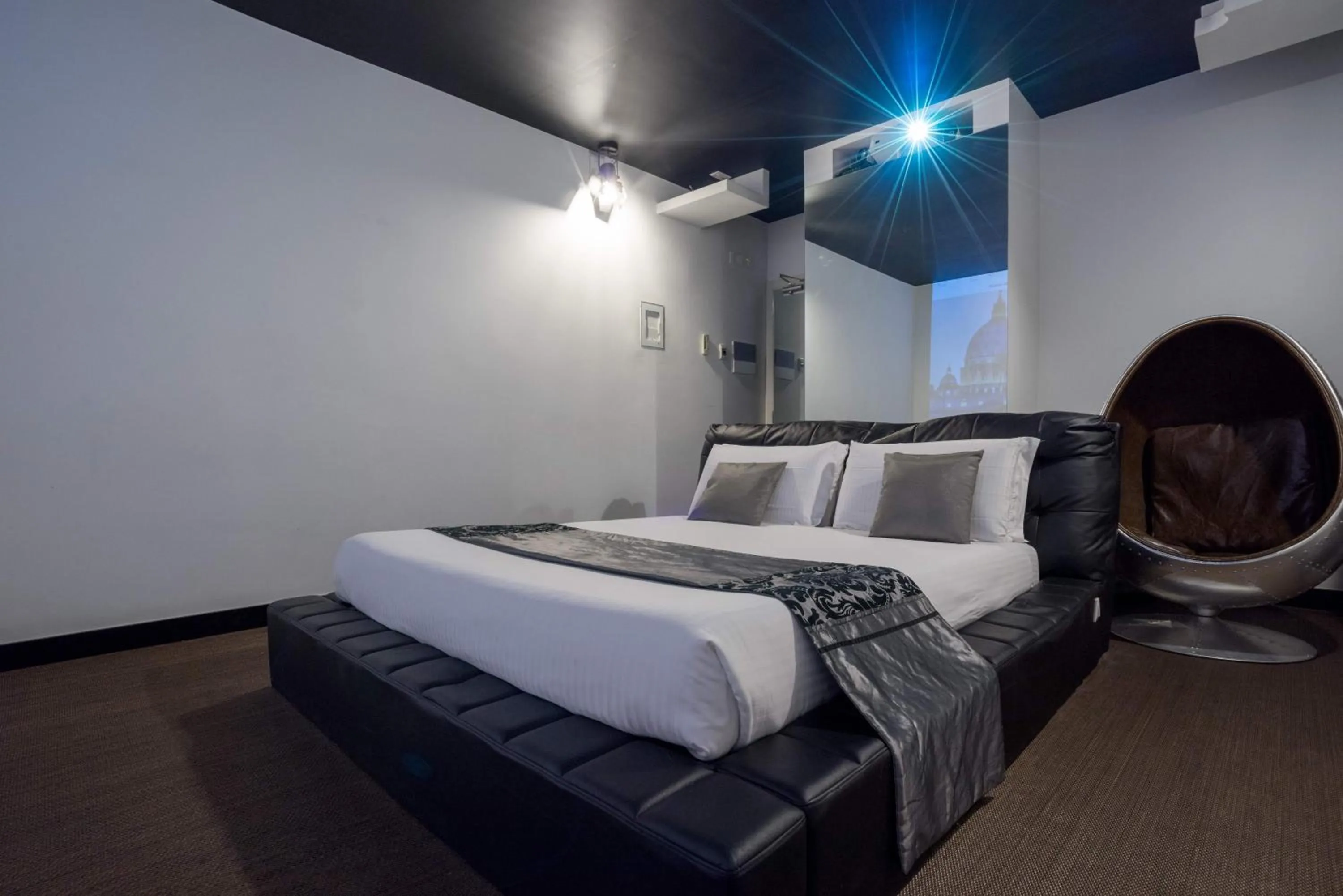 Bedroom, Bed in Magenta Campo dei Fiori