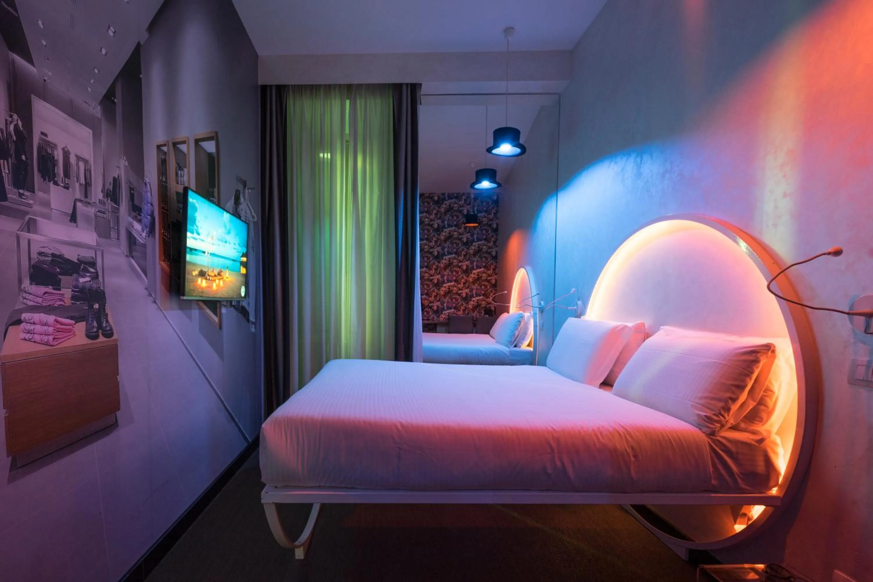 Bedroom, Bed in Magenta Campo dei Fiori