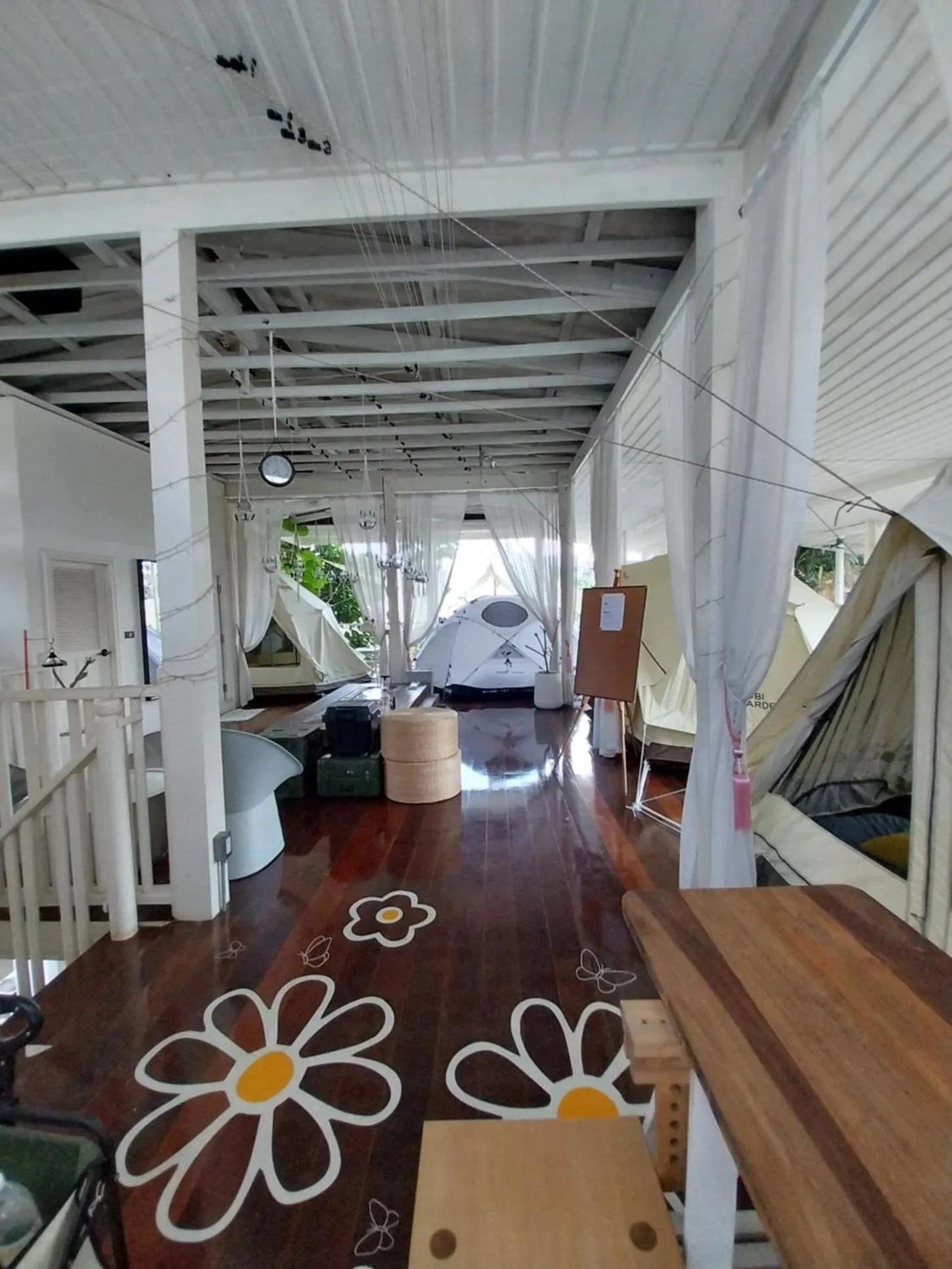 Property building, Bed in To The Moon Guesthouse