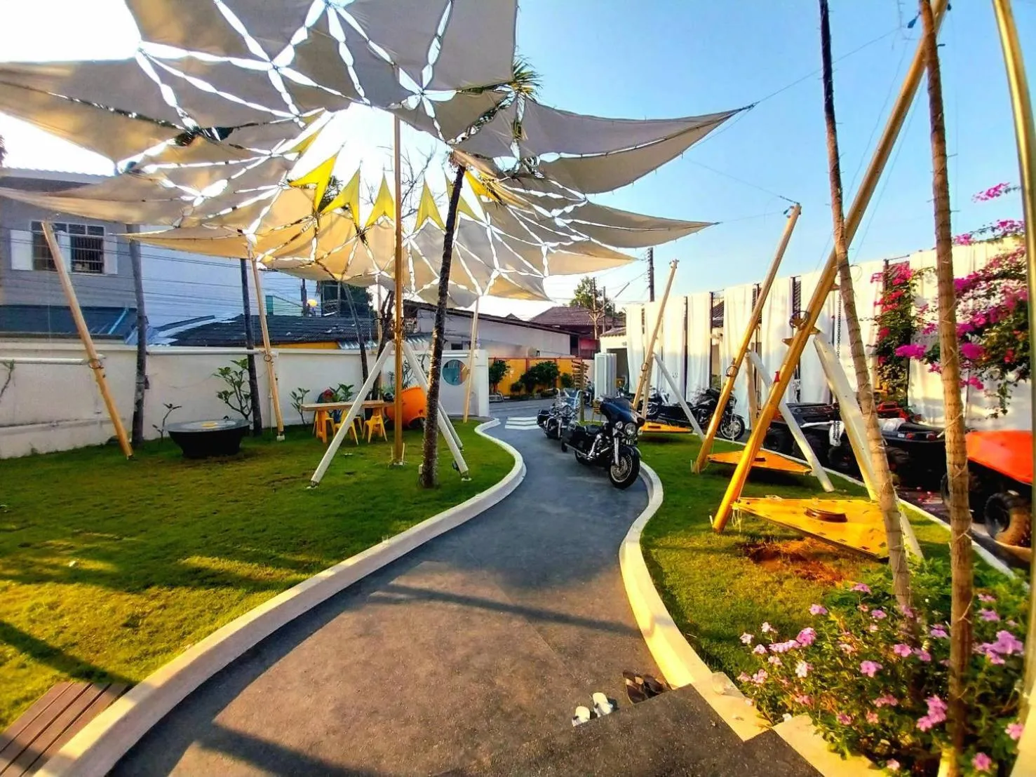 Day in To The Moon Guesthouse