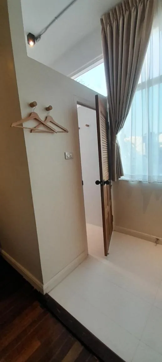 Bathroom, Bed in To The Moon Guesthouse