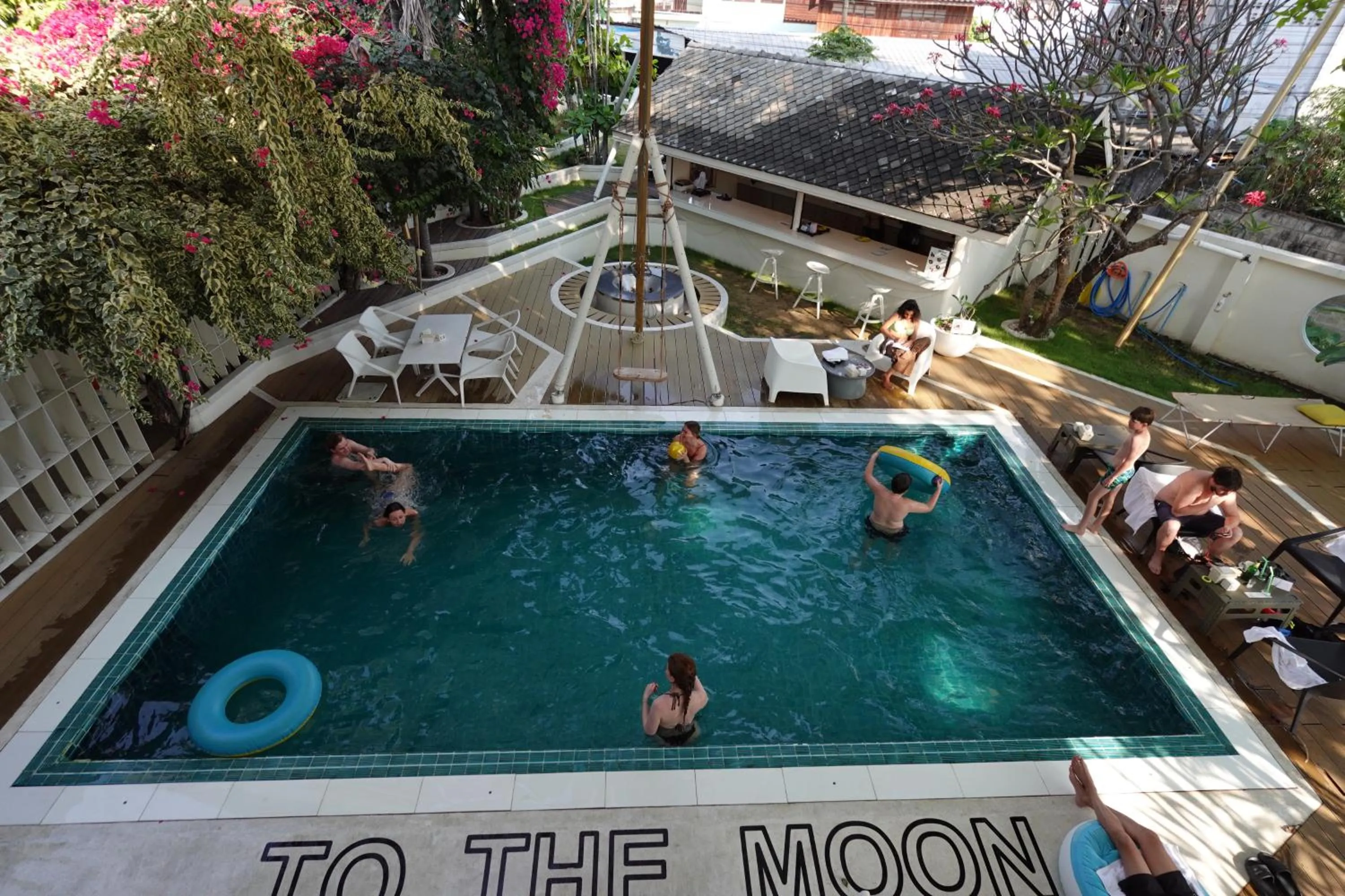 Day in To The Moon Guesthouse