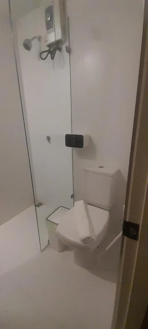 Shower in To The Moon Guesthouse