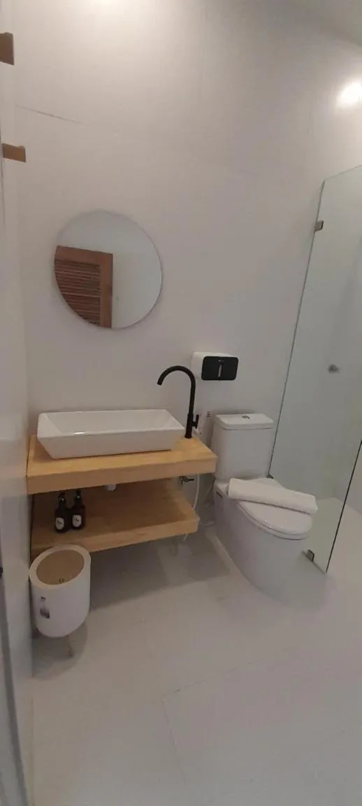 Shower in To The Moon Guesthouse