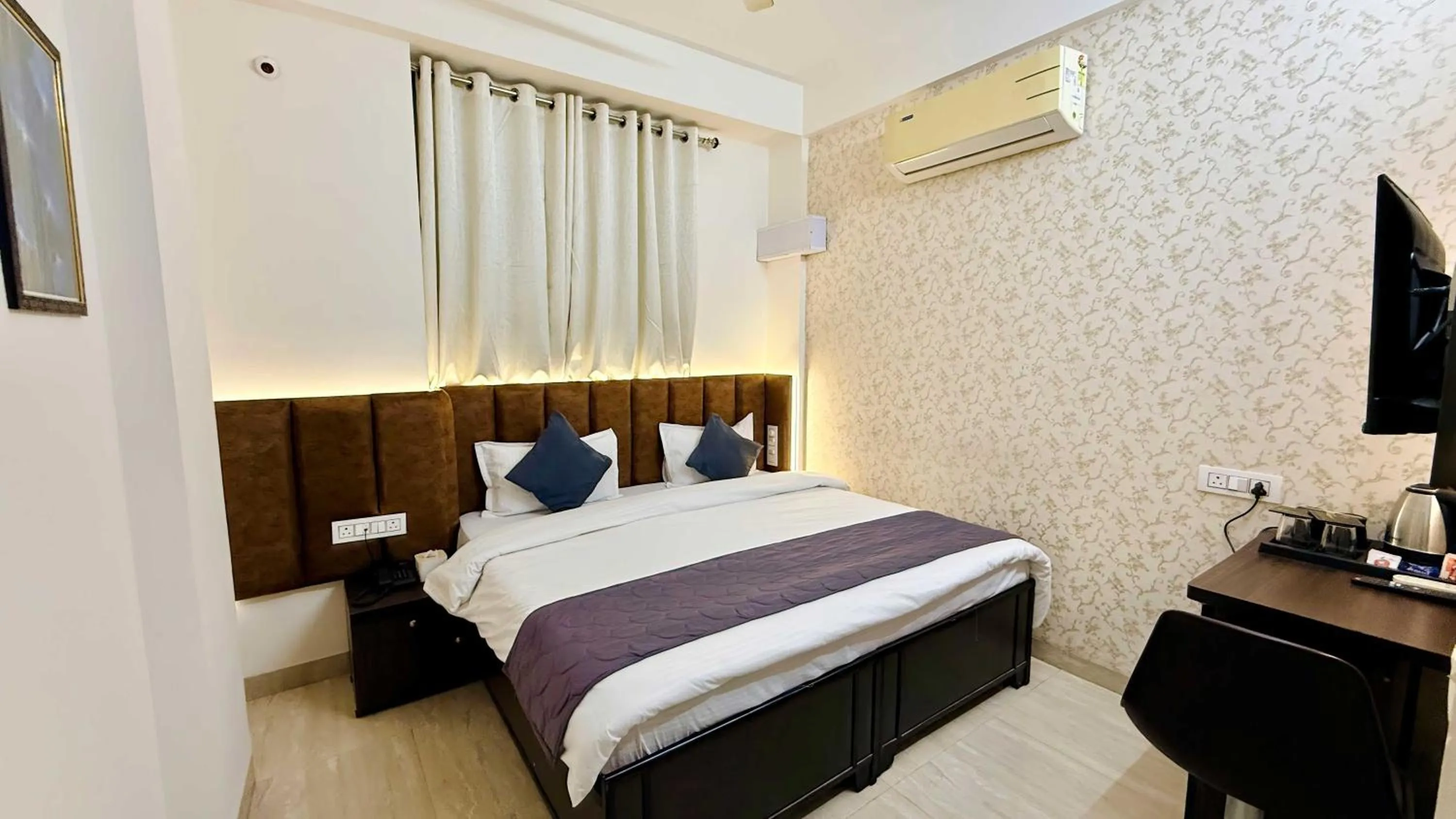 Bed in Hotel Regency