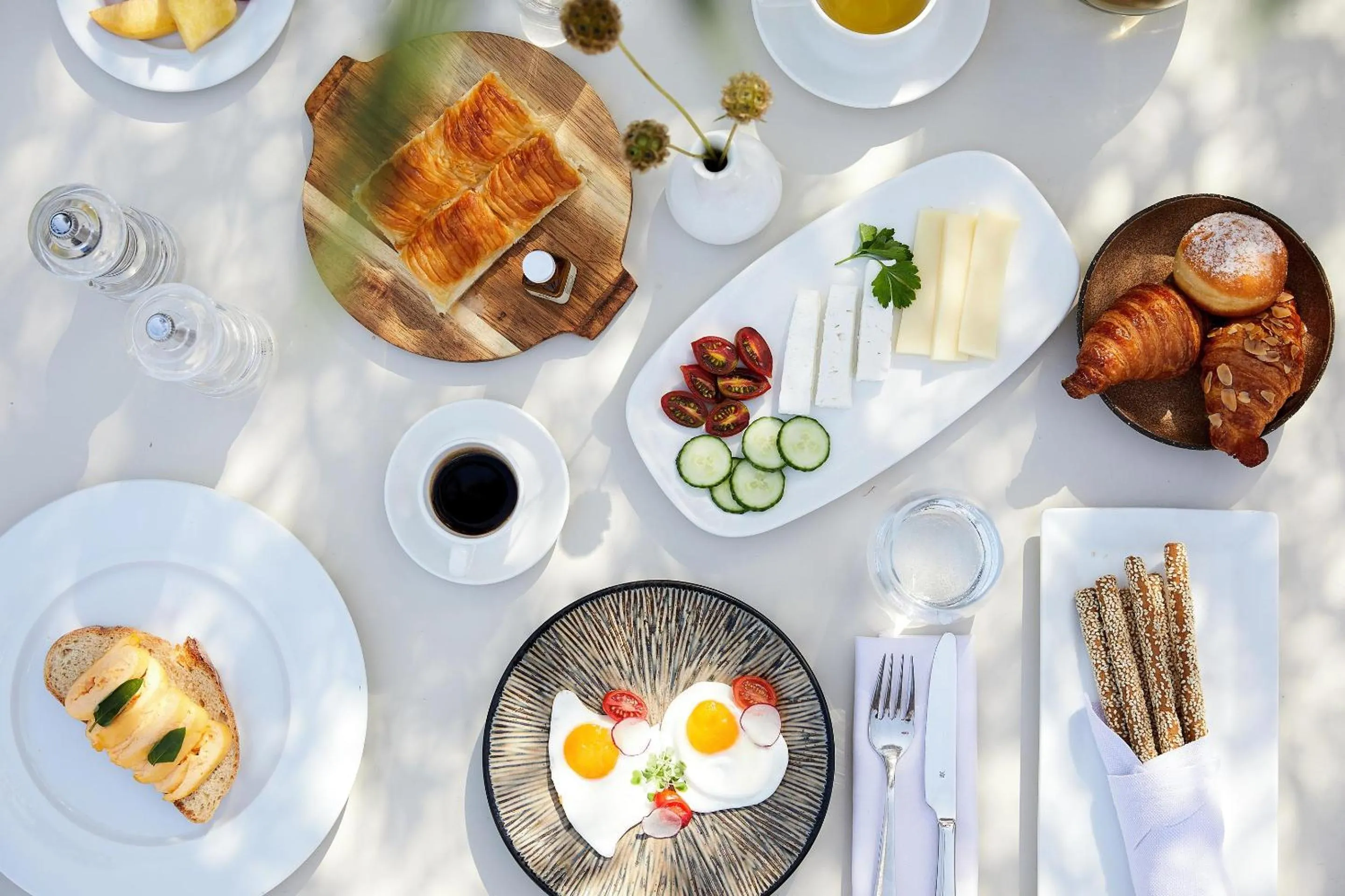 Restaurant/places to eat in Sani Beach