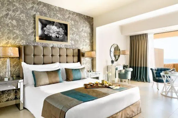 Photo of the whole room, Bed in Sani Beach