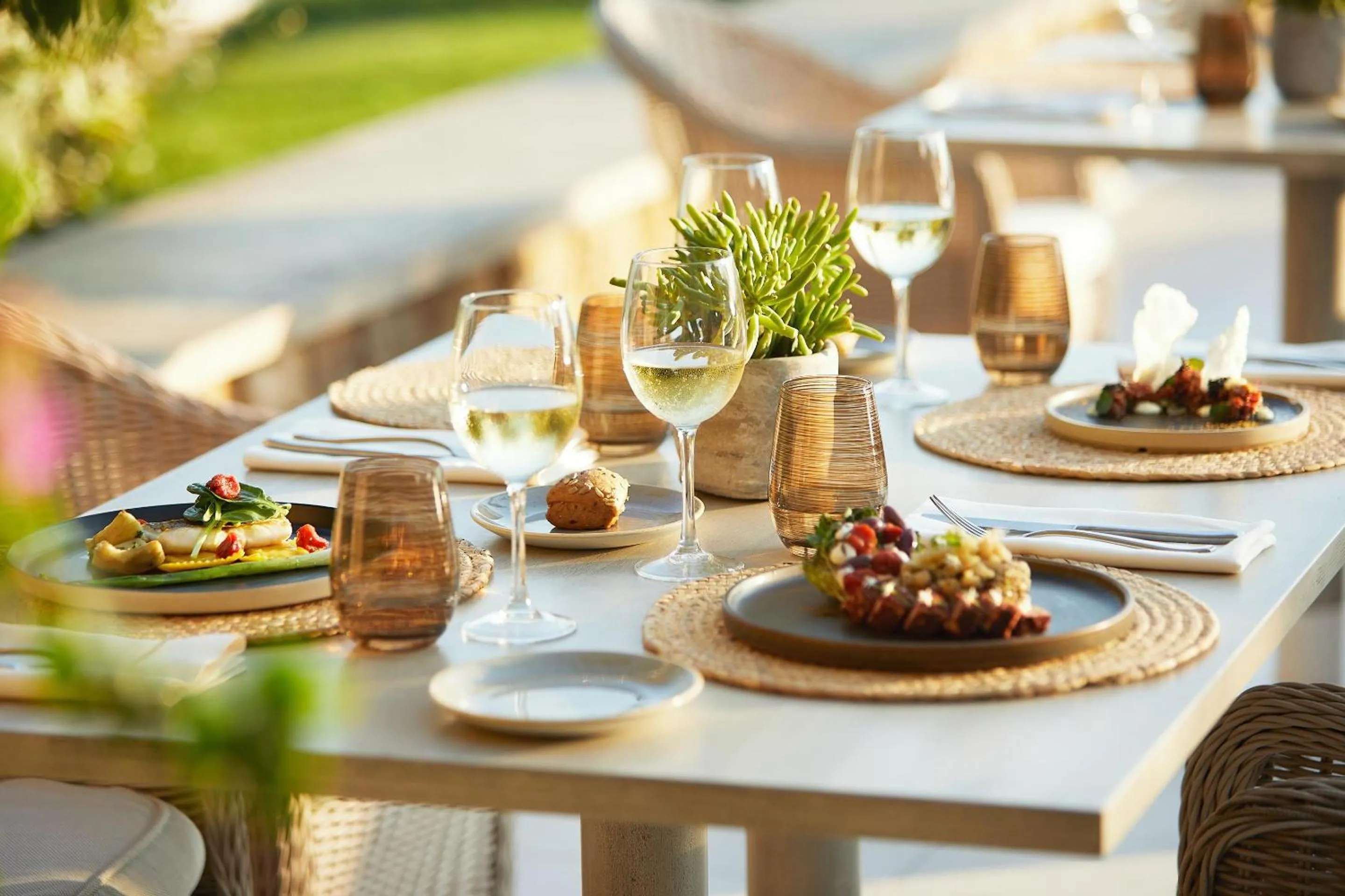 Restaurant/places to eat in Sani Beach